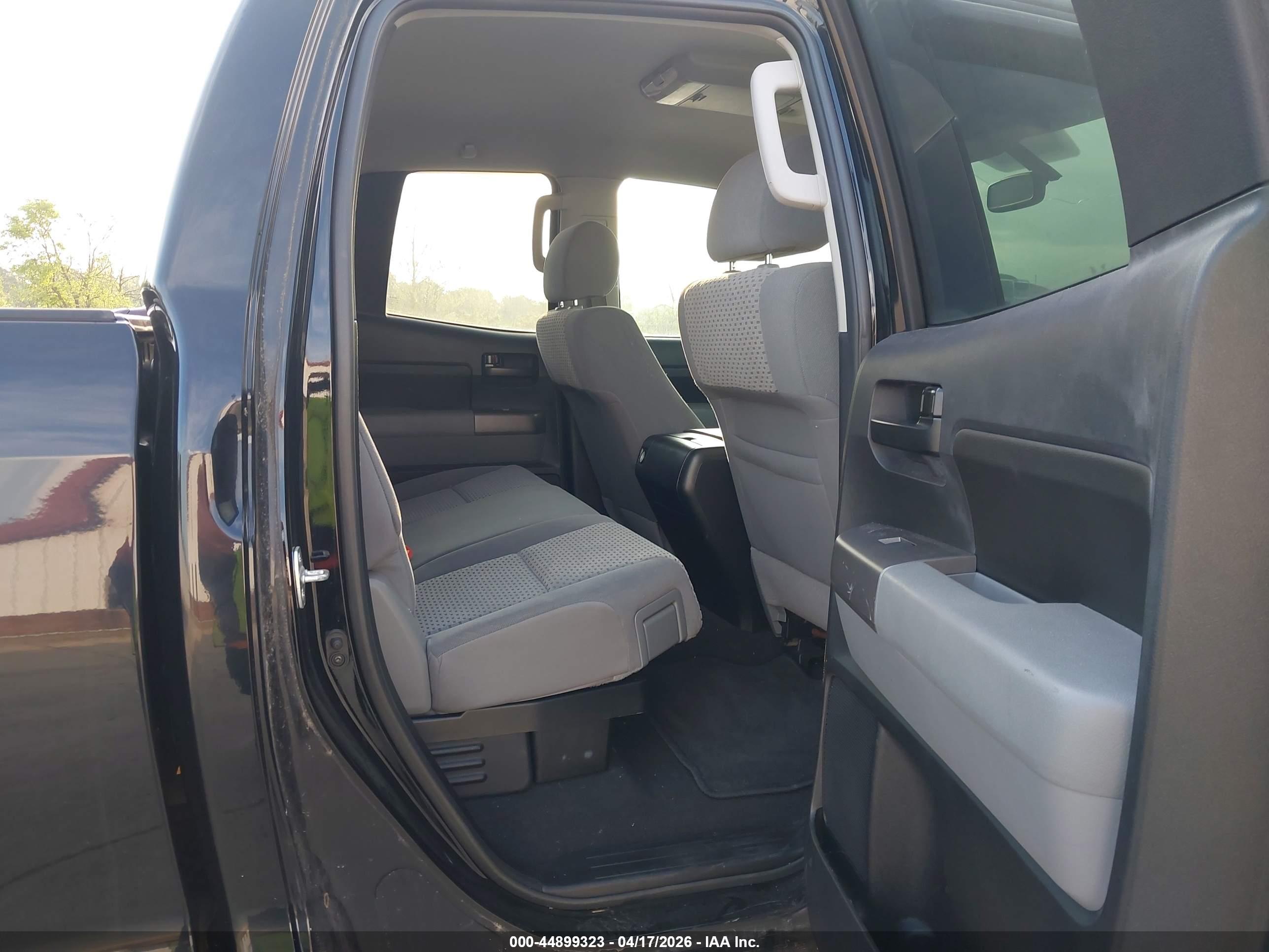 TOYOTA TUNDRA image 8