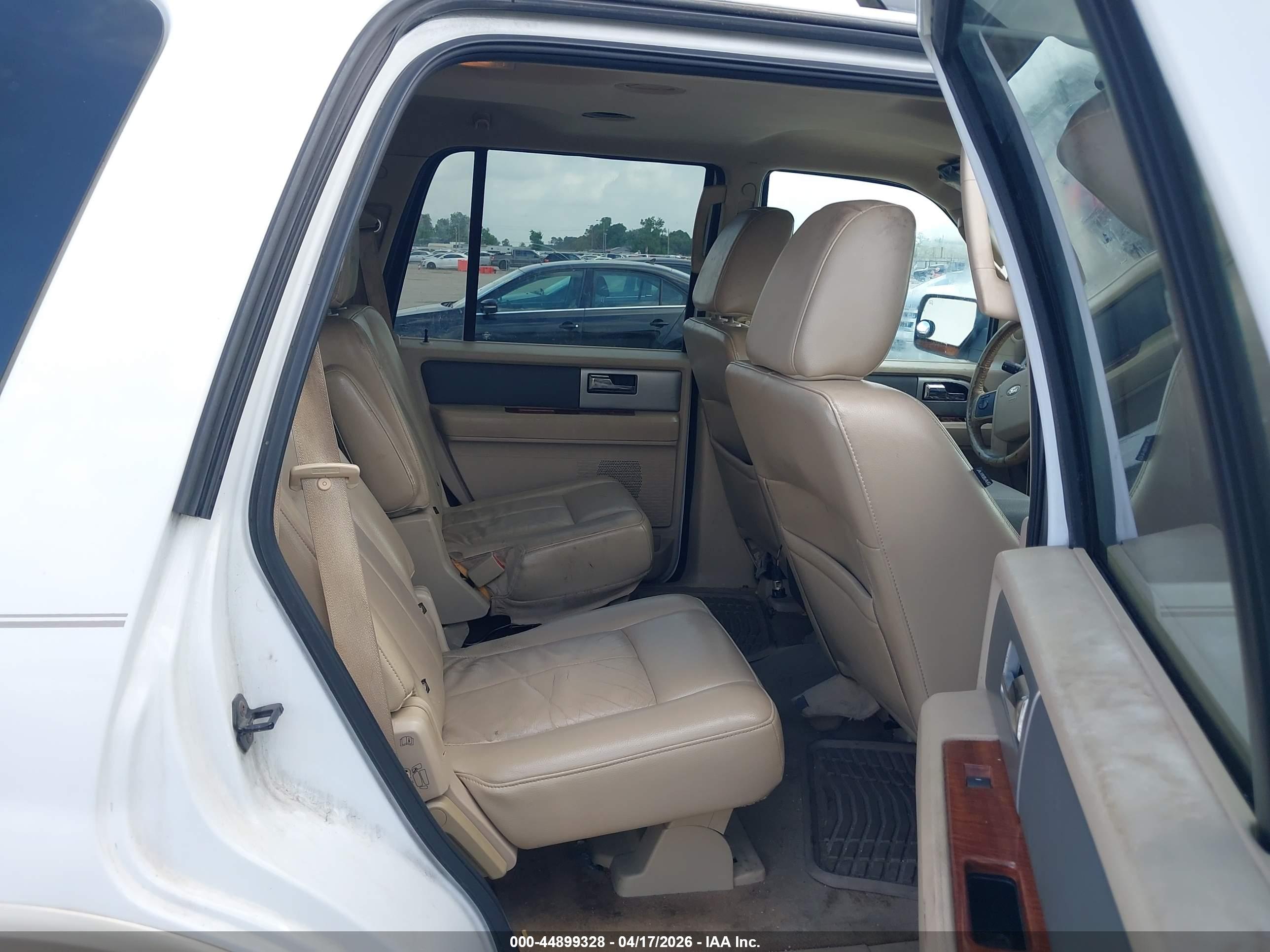 FORD EXPEDITION image 8