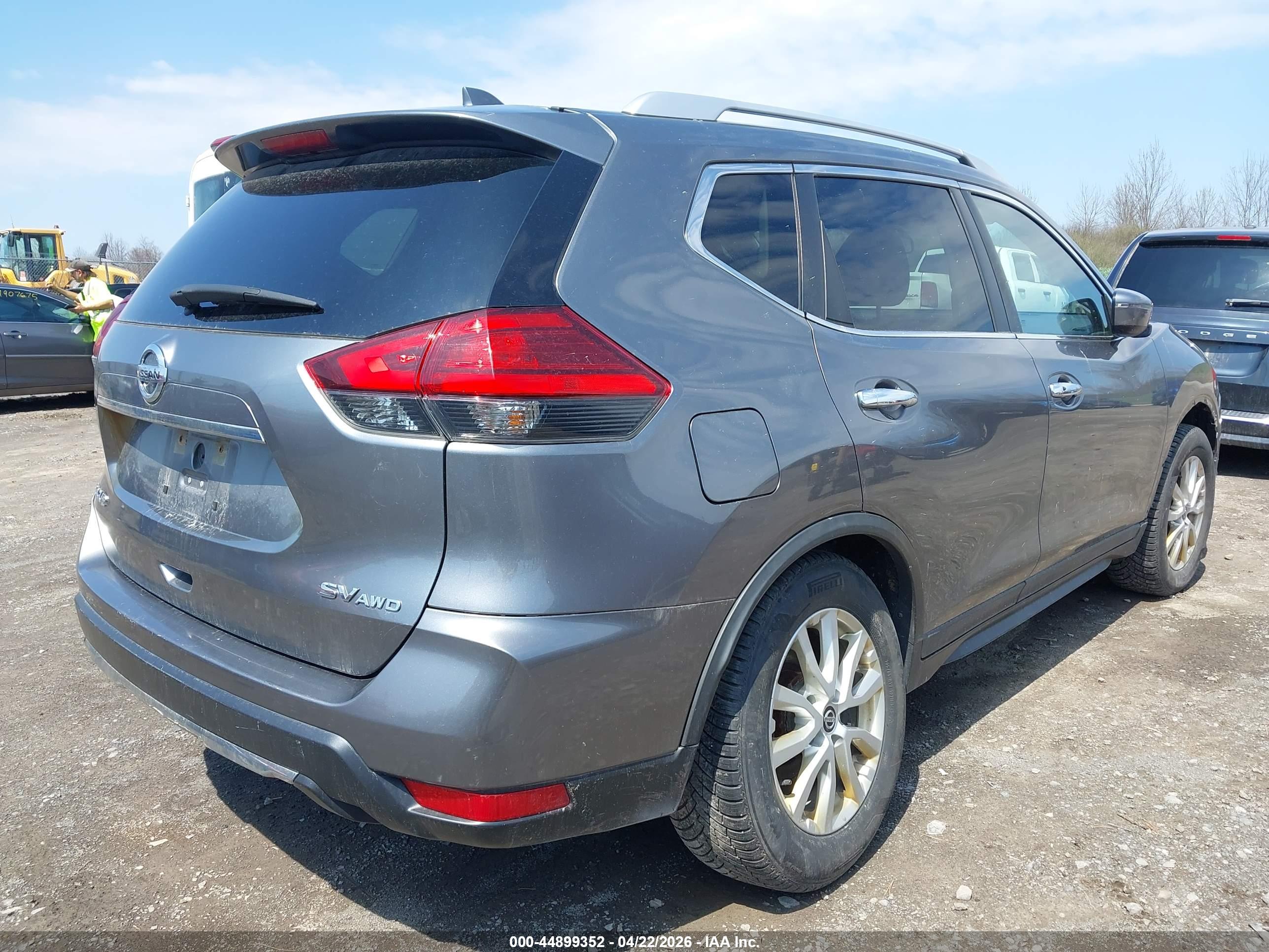 NISSAN ROGUE image 4