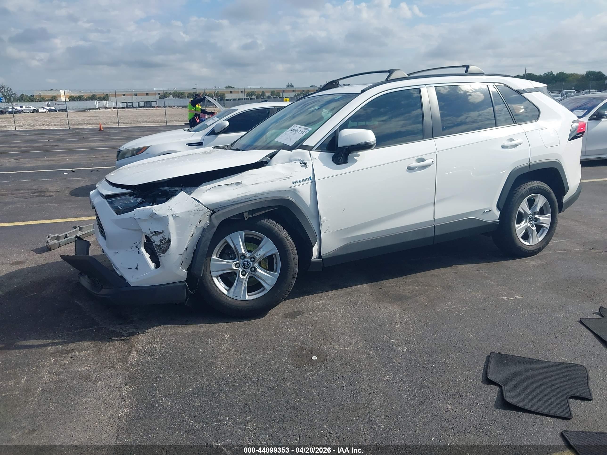 TOYOTA RAV4 image 2