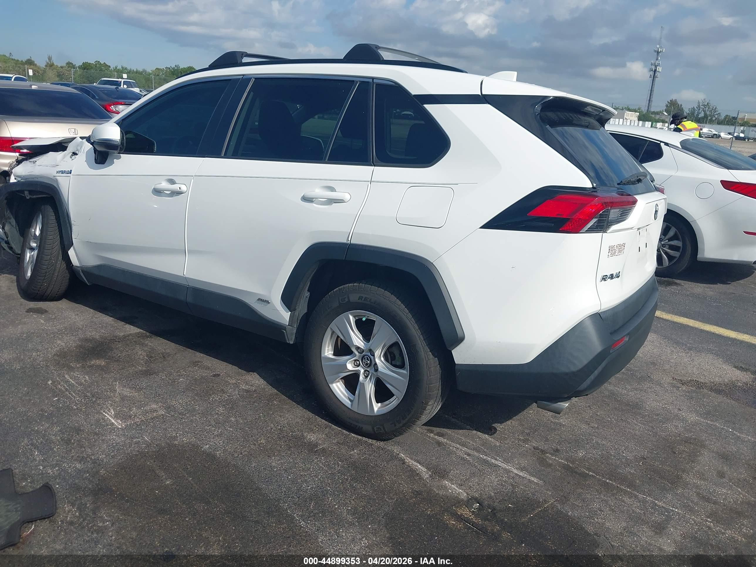 TOYOTA RAV4 image 3