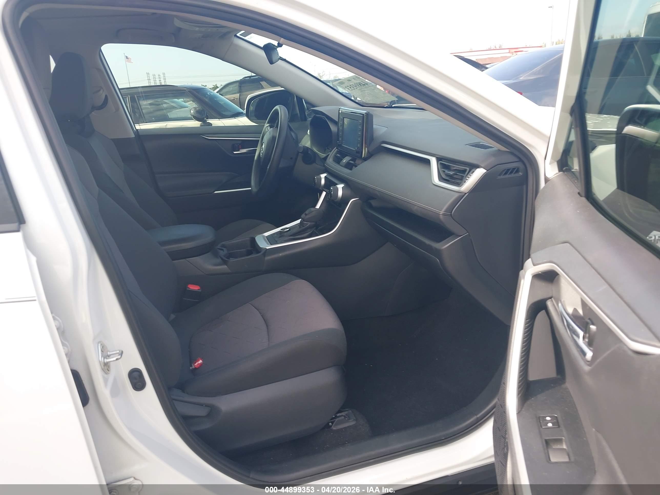 TOYOTA RAV4 image 5