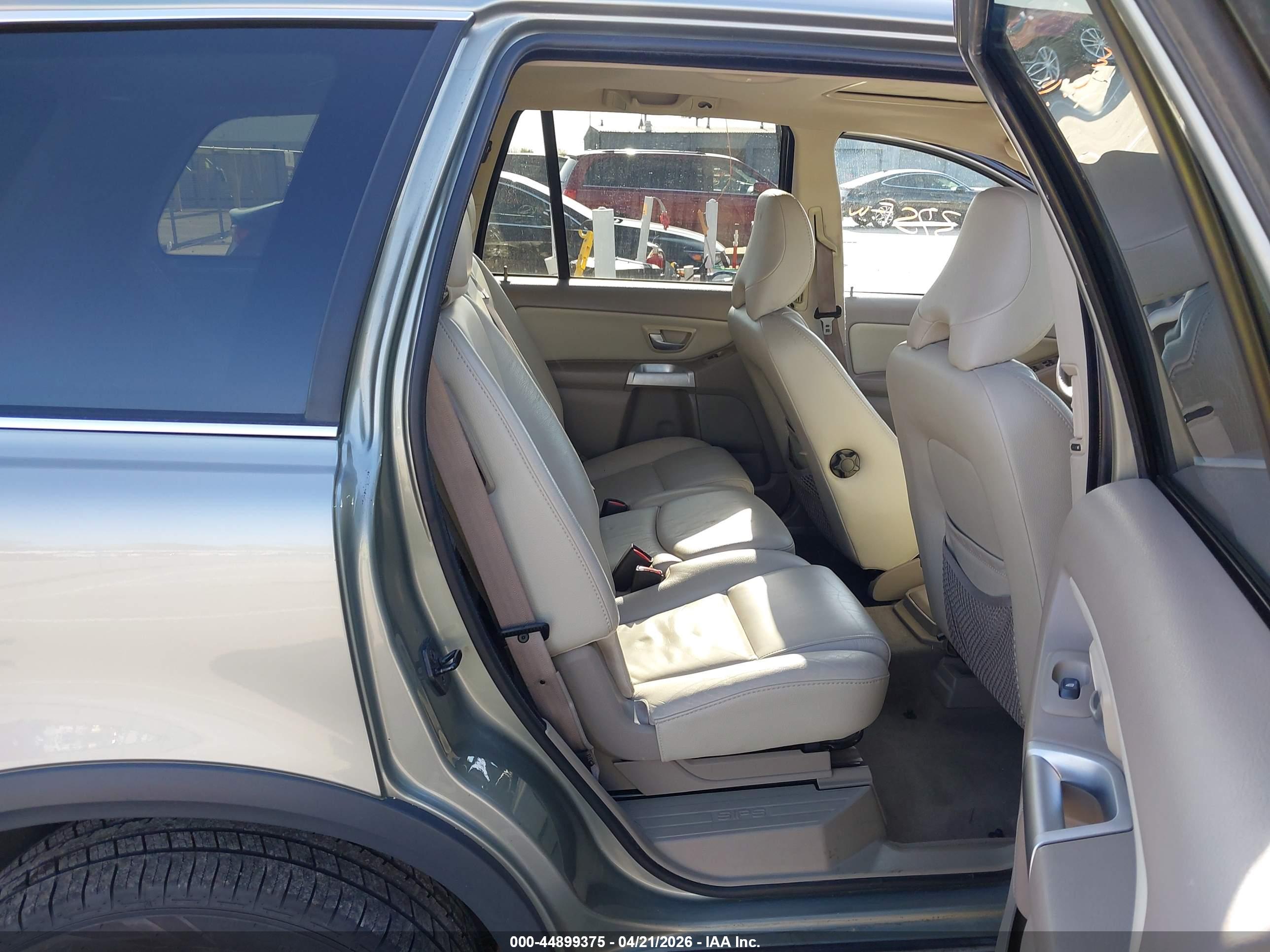 VOLVO XC90 image 8
