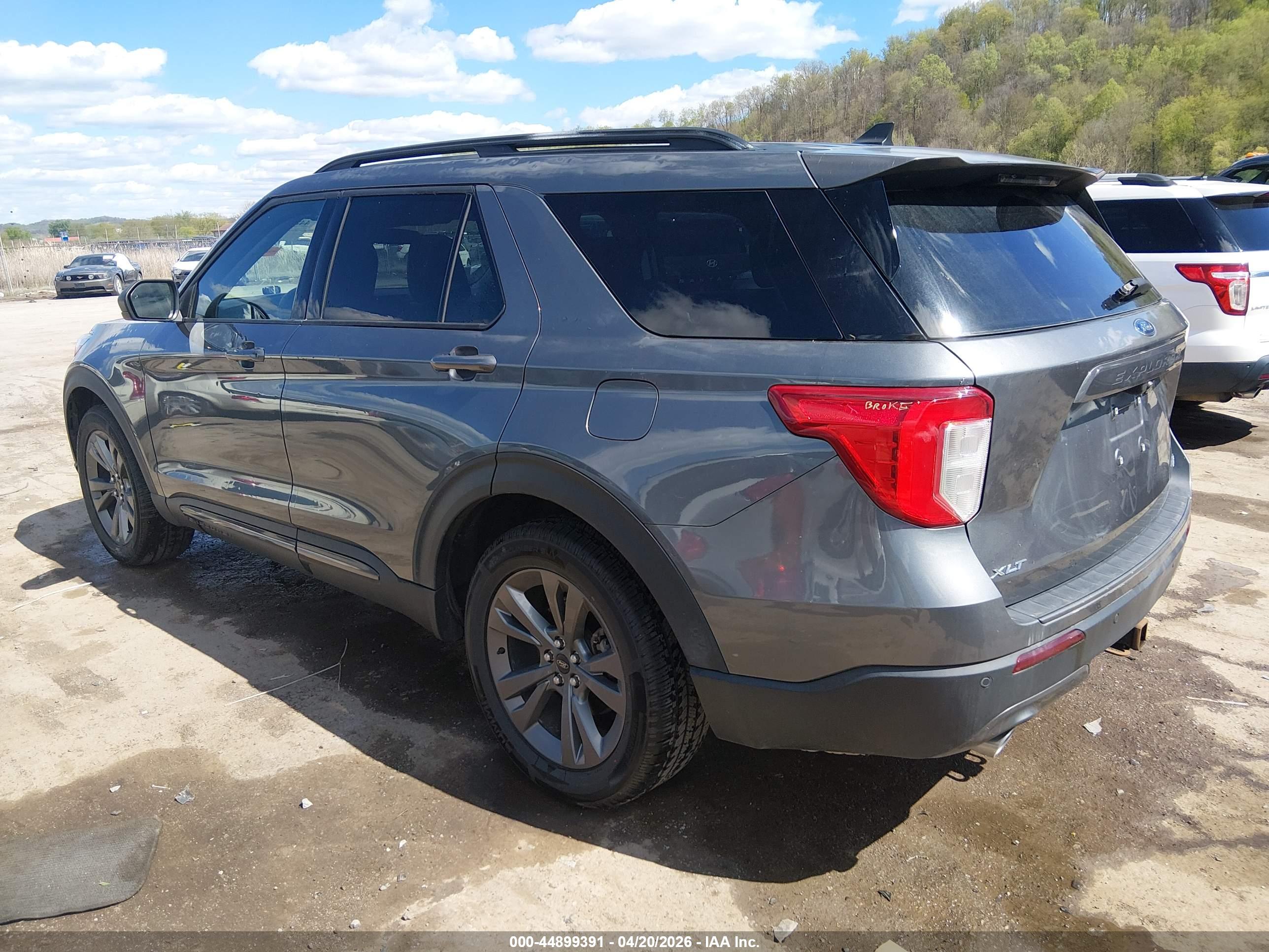 FORD EXPLORER image 3