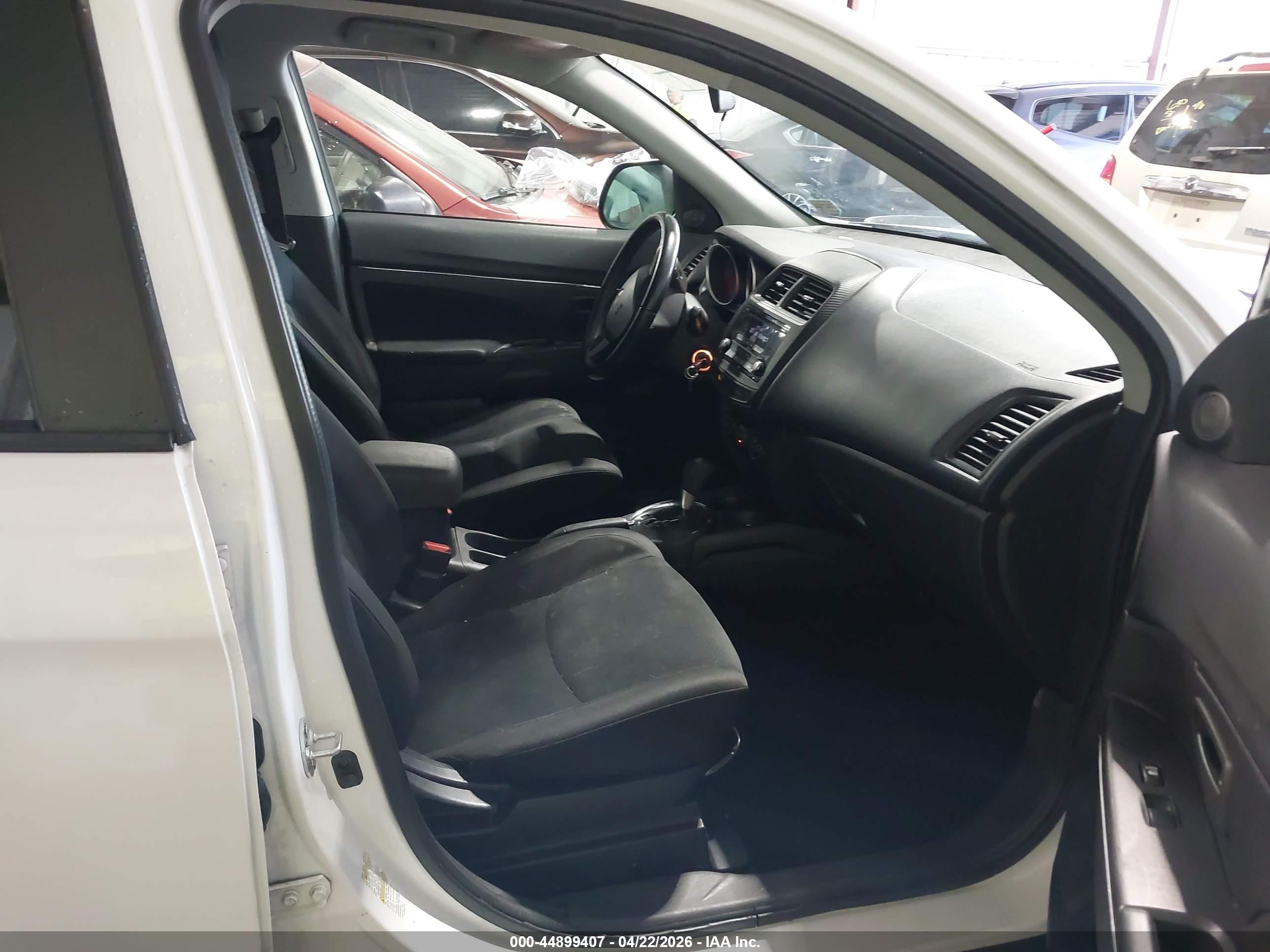 MITSUBISHI OUTLANDER image 5
