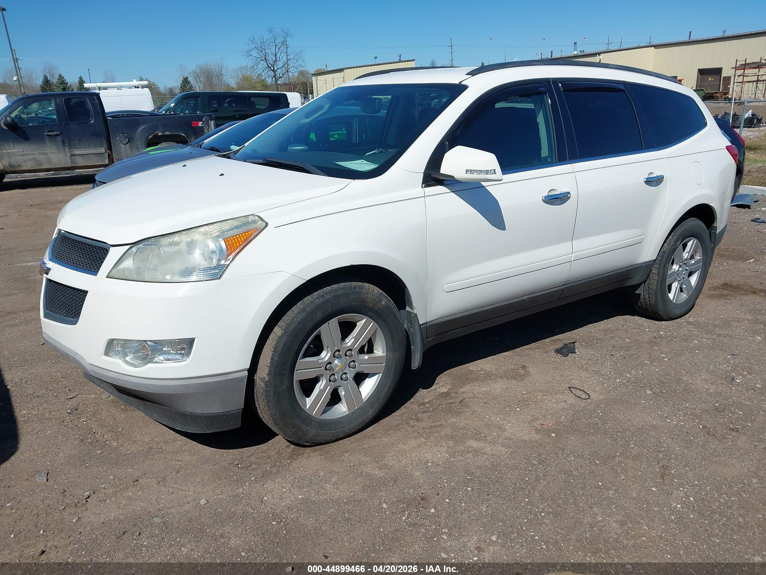 CHEVROLET TRAVERSE image 2