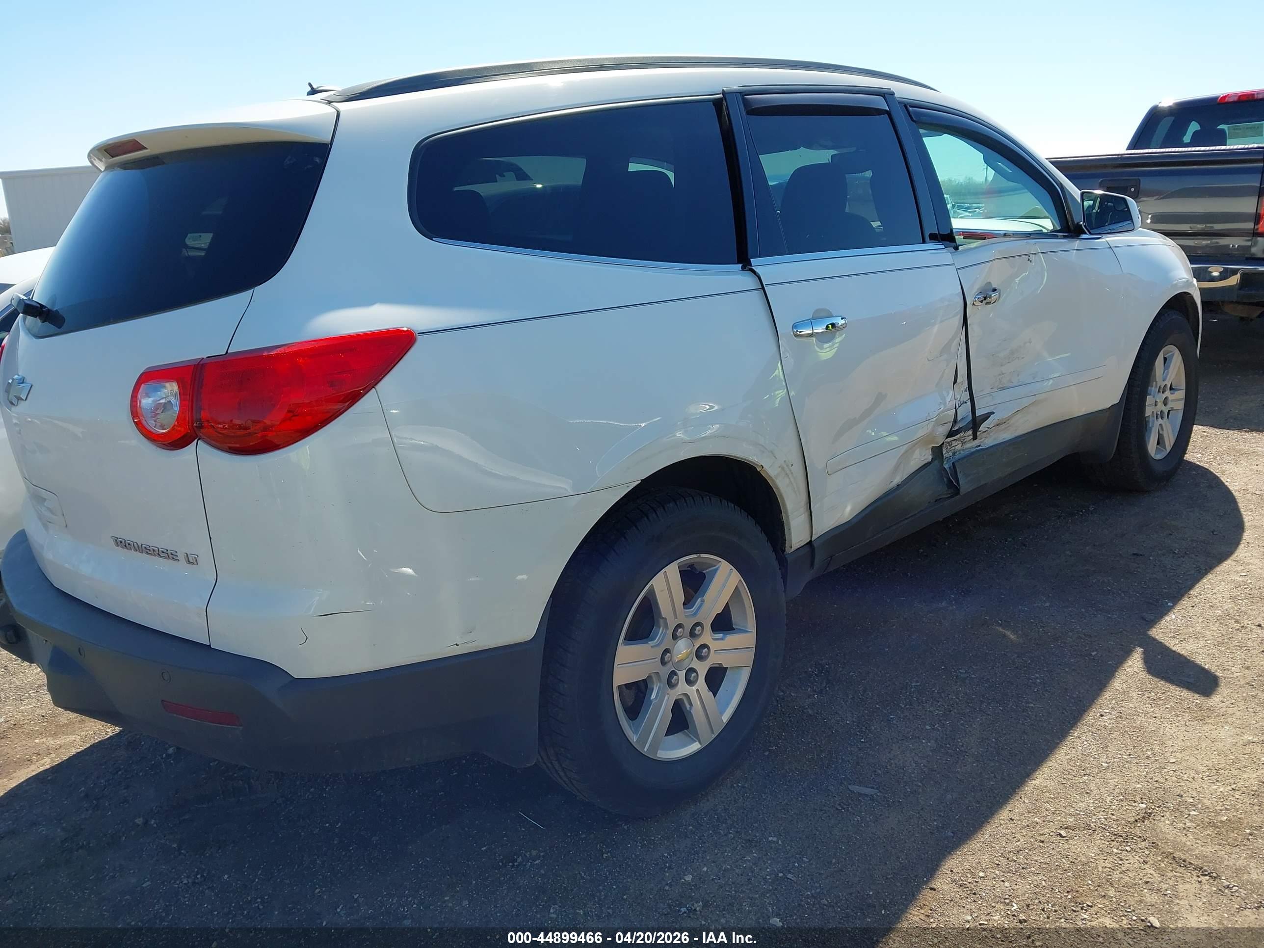 CHEVROLET TRAVERSE image 4