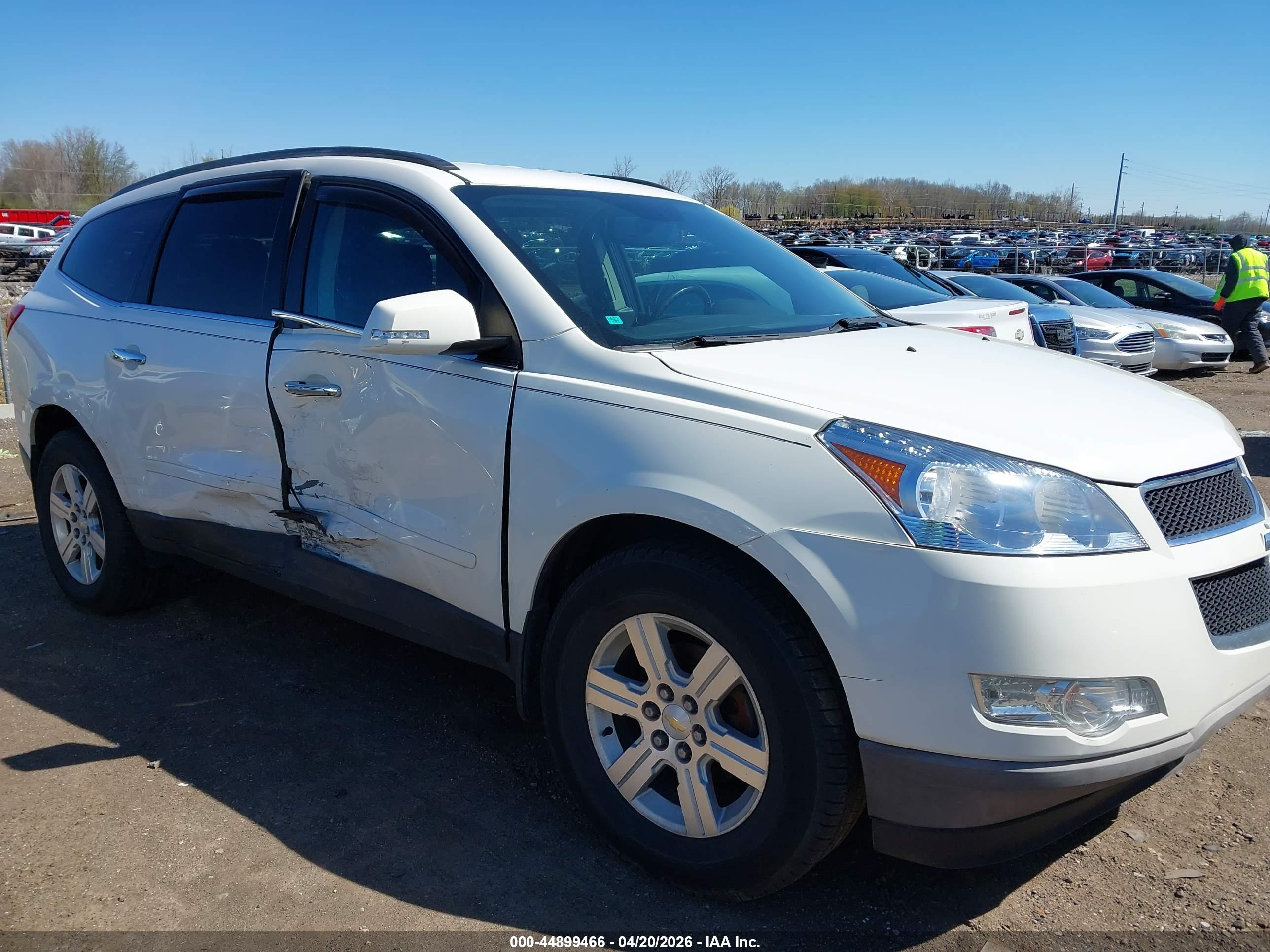 CHEVROLET TRAVERSE image 6