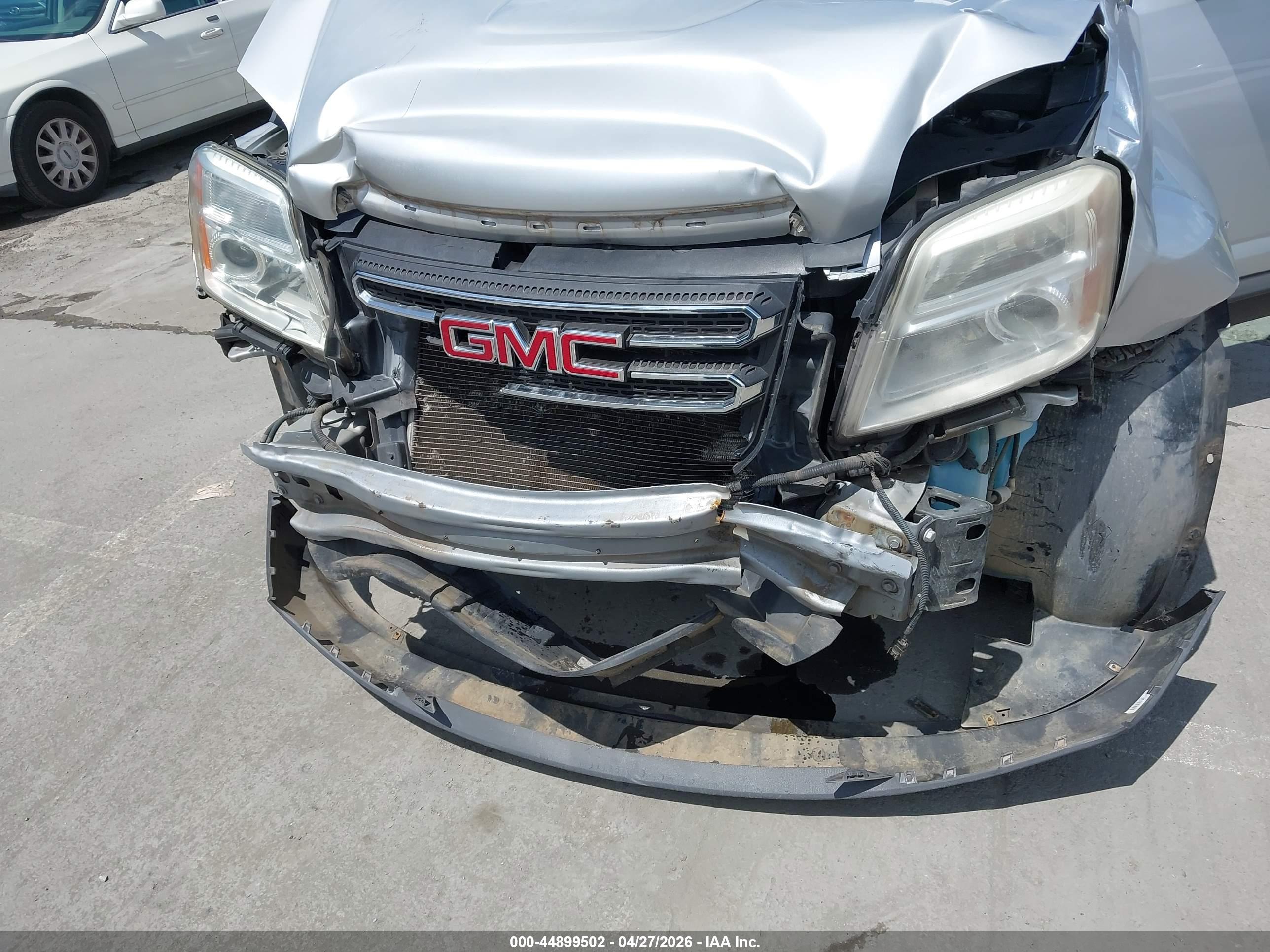 GMC TERRAIN image 6