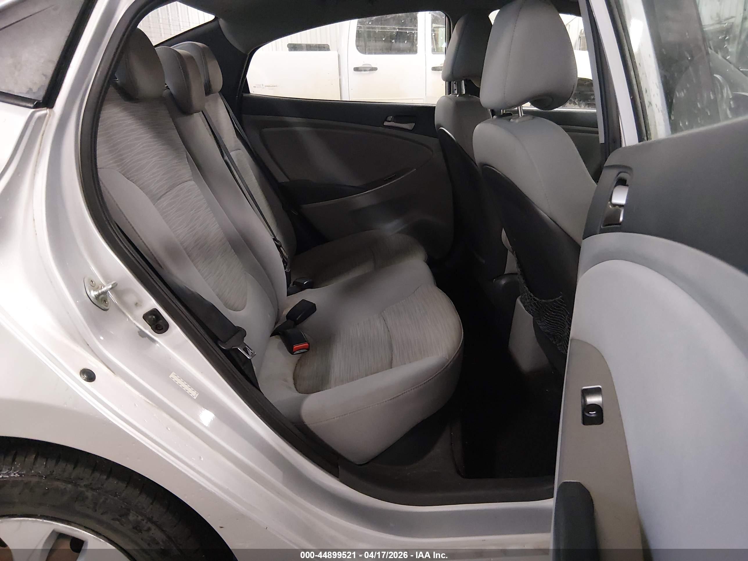 HYUNDAI ACCENT image 8