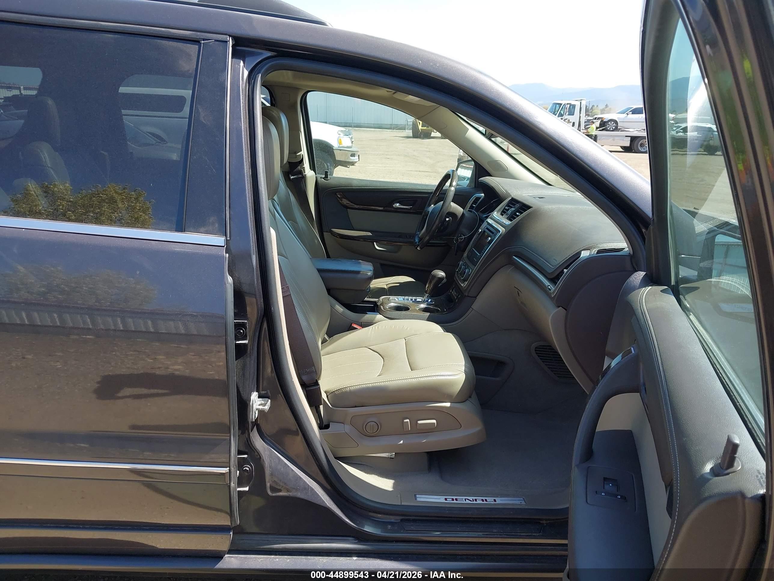 GMC ACADIA image 5