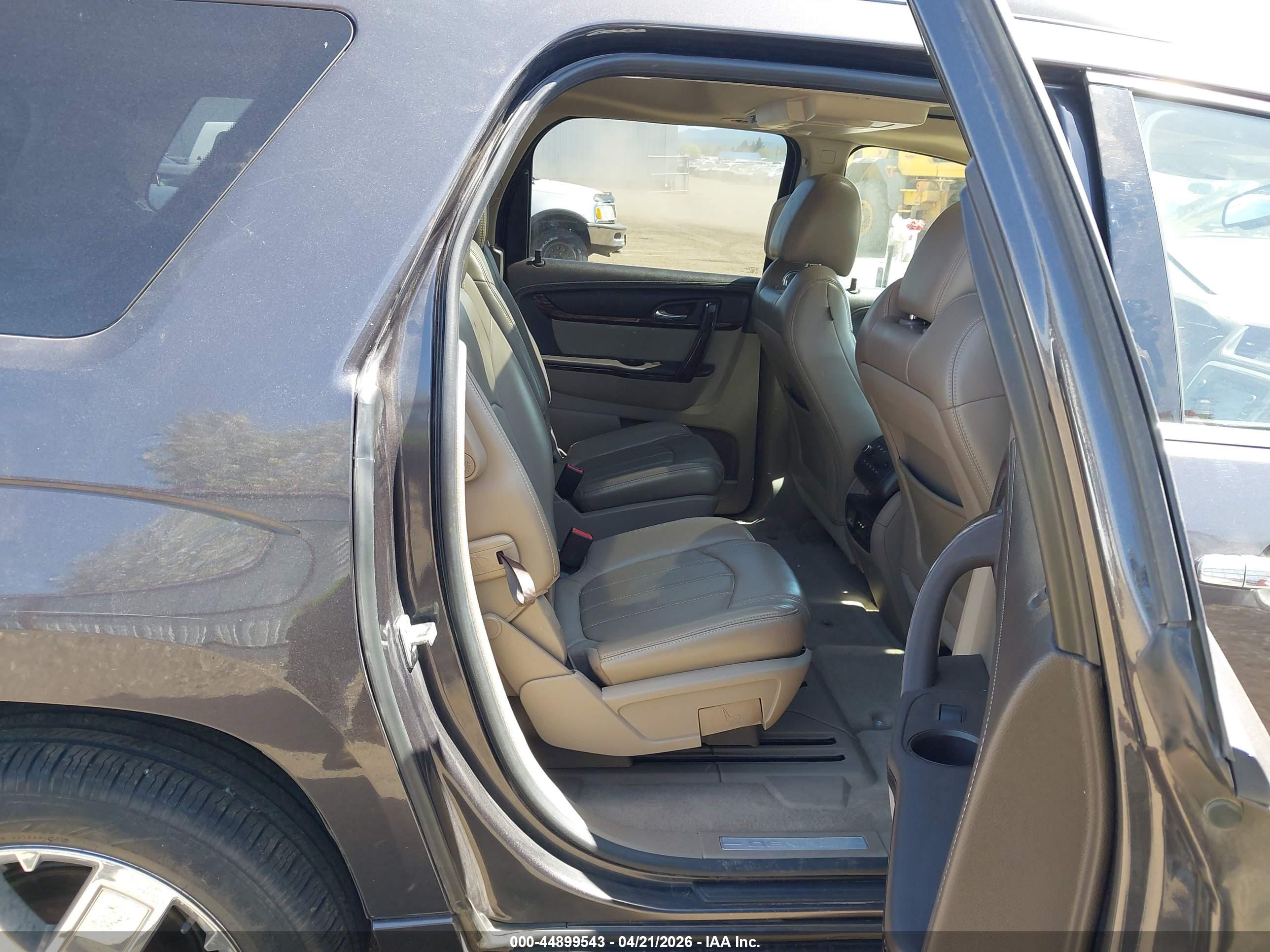 GMC ACADIA image 8