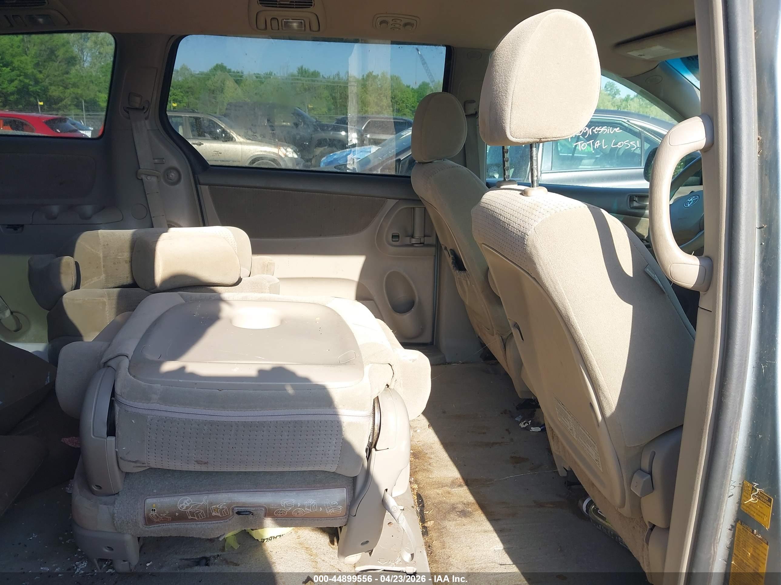 TOYOTA SIENNA image 8