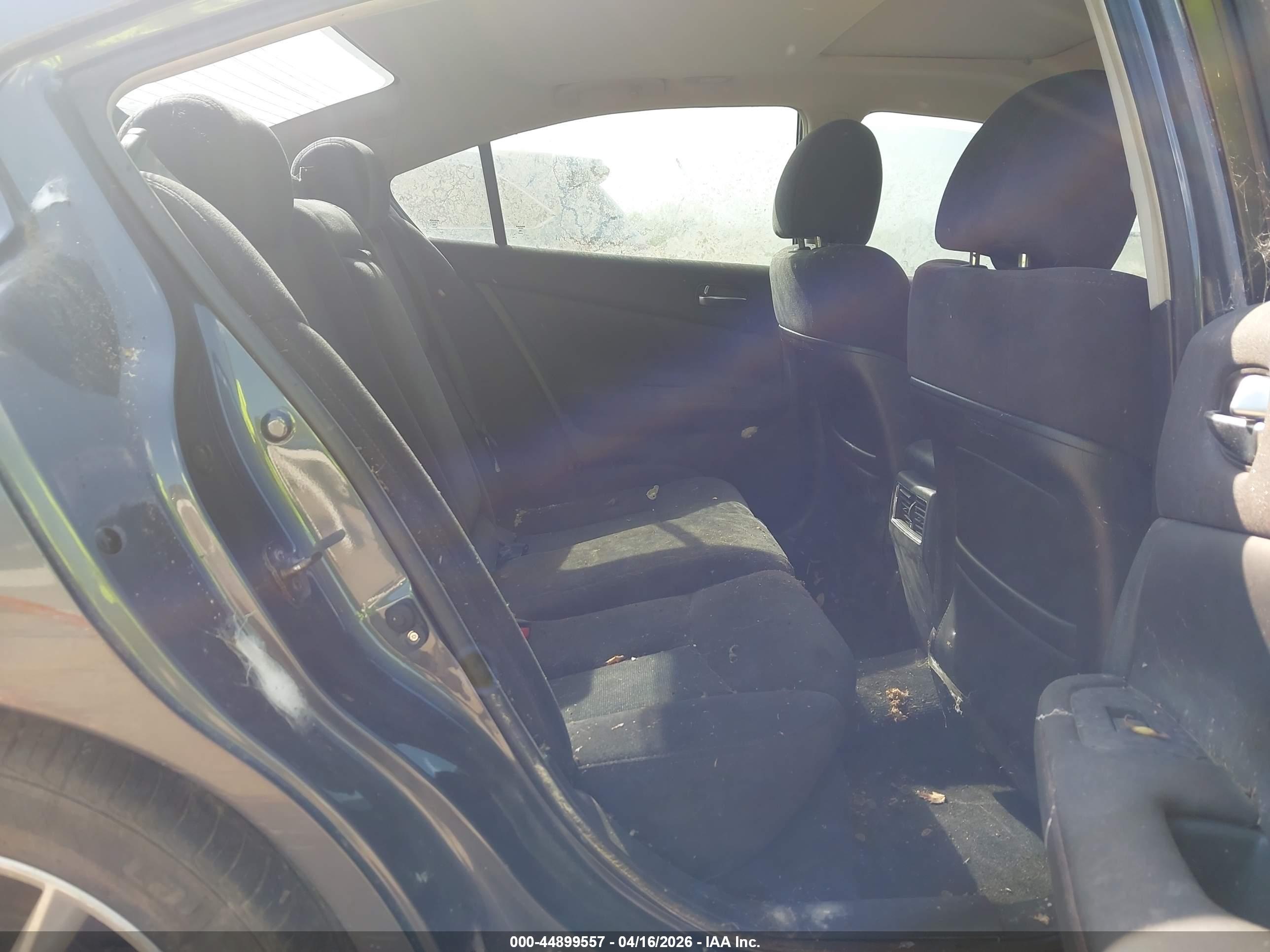 NISSAN MAXIMA image 8
