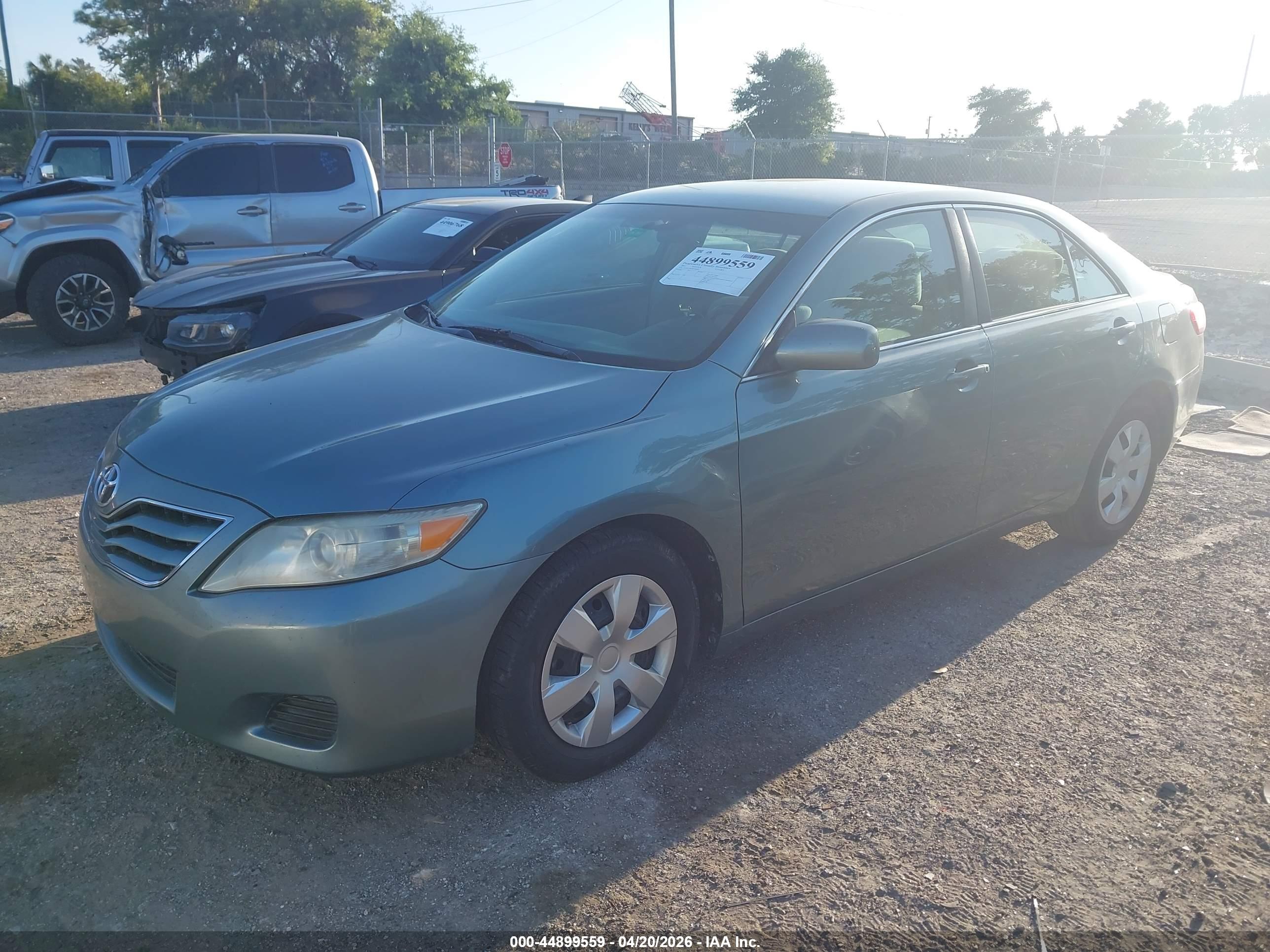 TOYOTA CAMRY image 2