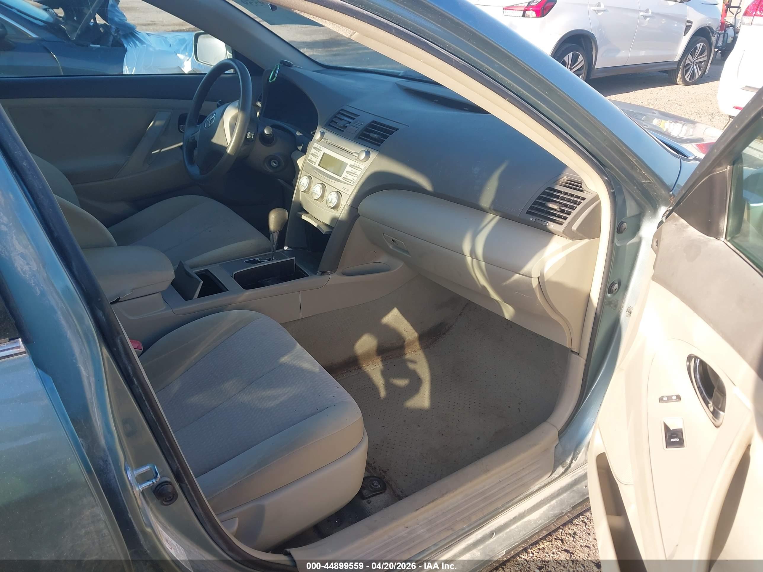 TOYOTA CAMRY image 5