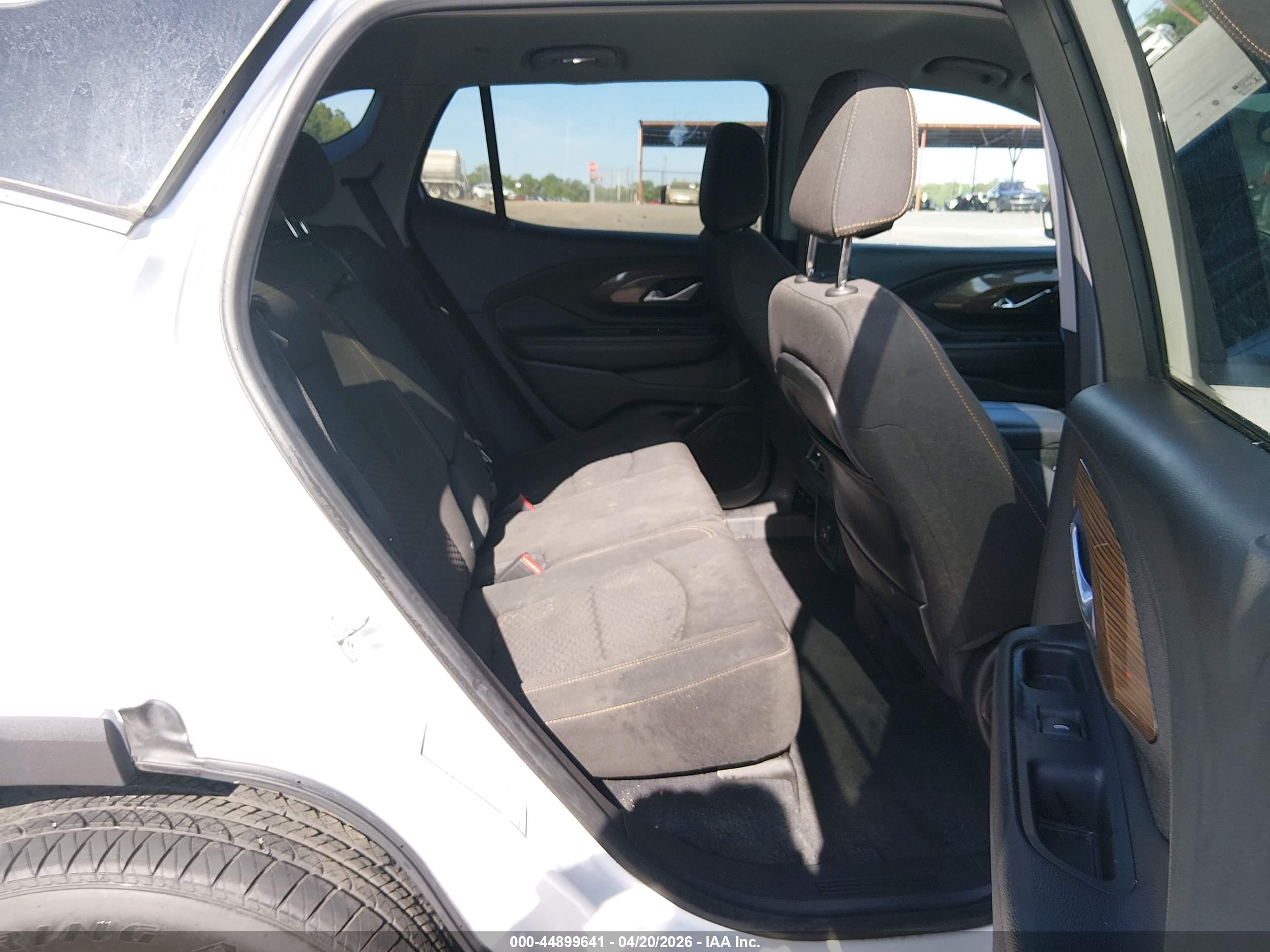 GMC TERRAIN image 8