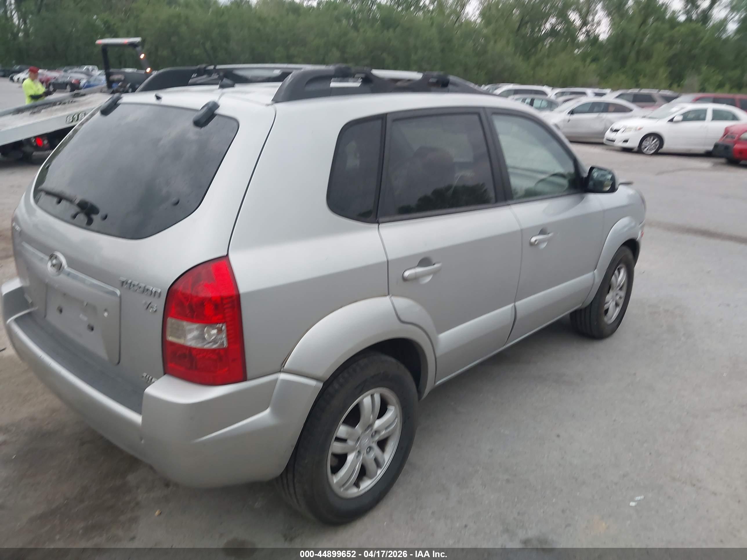 HYUNDAI TUCSON image 4