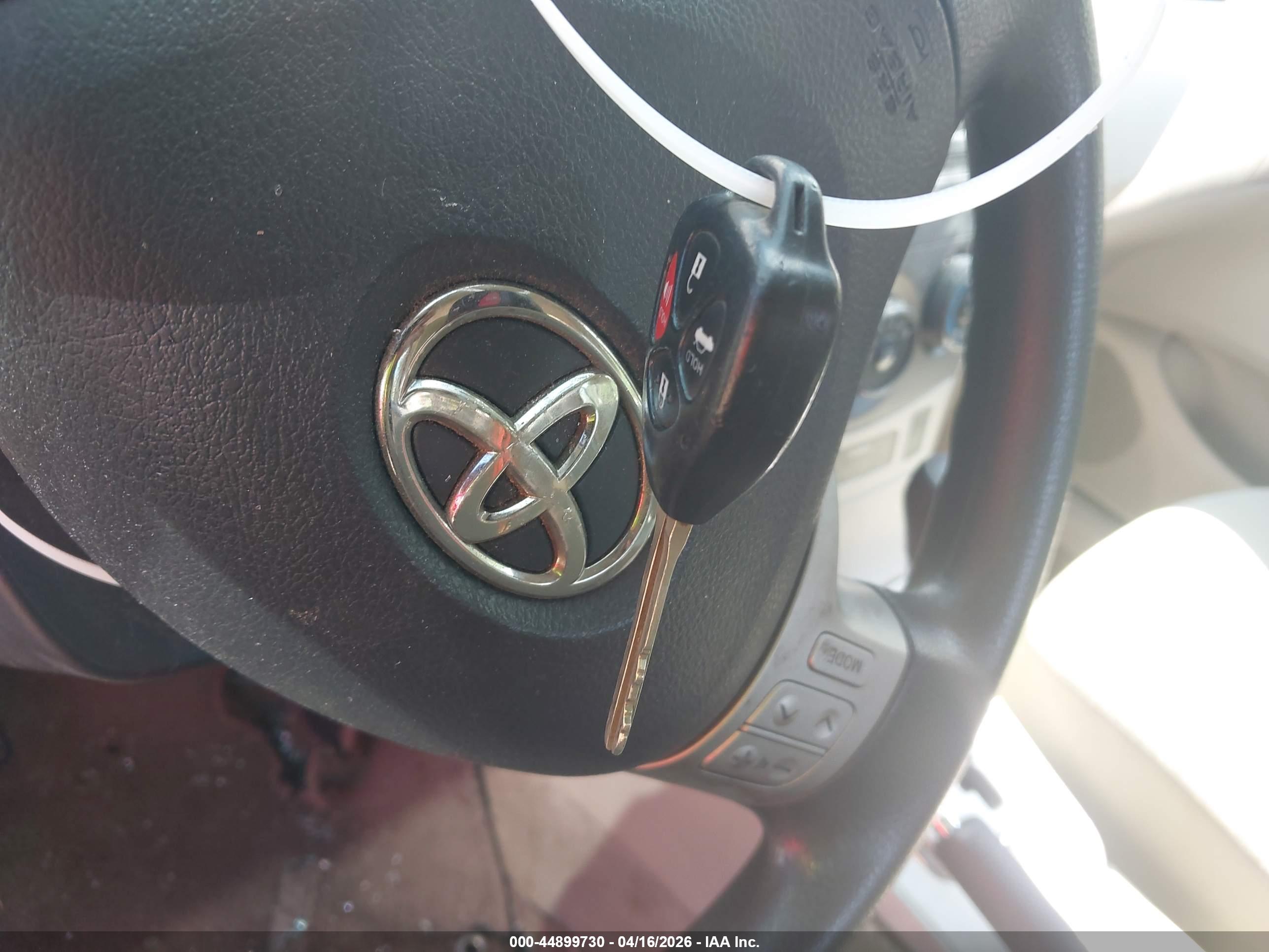TOYOTA COROLLA image 11