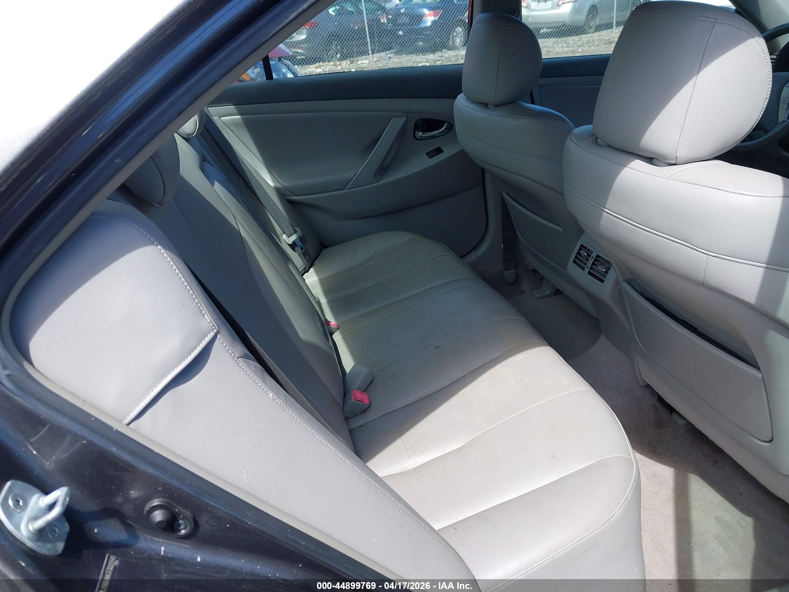 TOYOTA CAMRY image 8