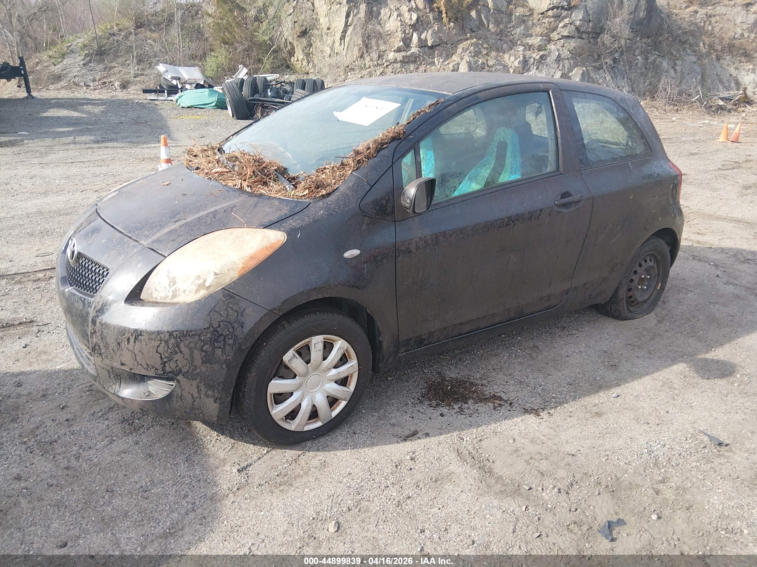 TOYOTA YARIS image 2