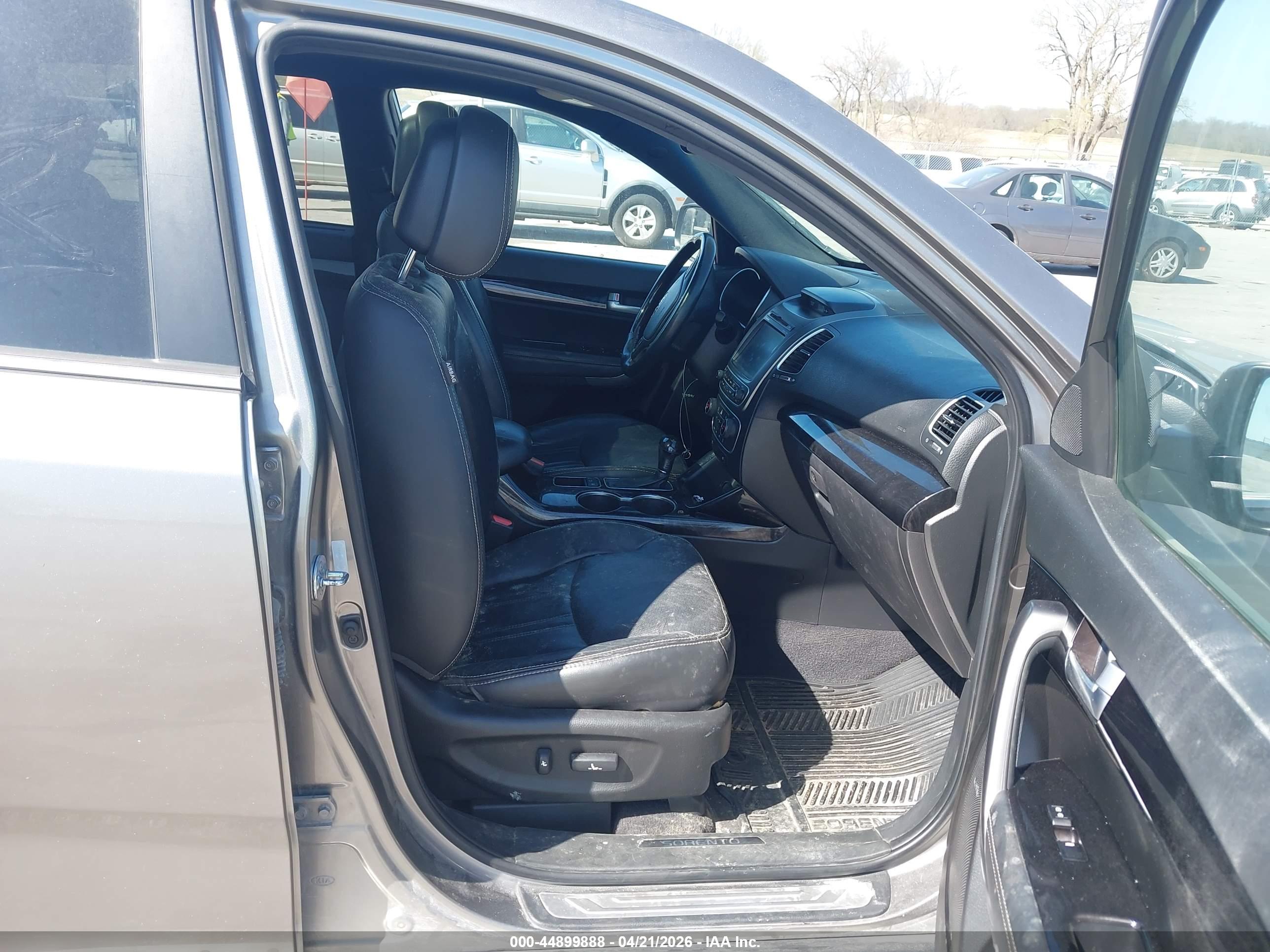 KIA SORENTO image 5