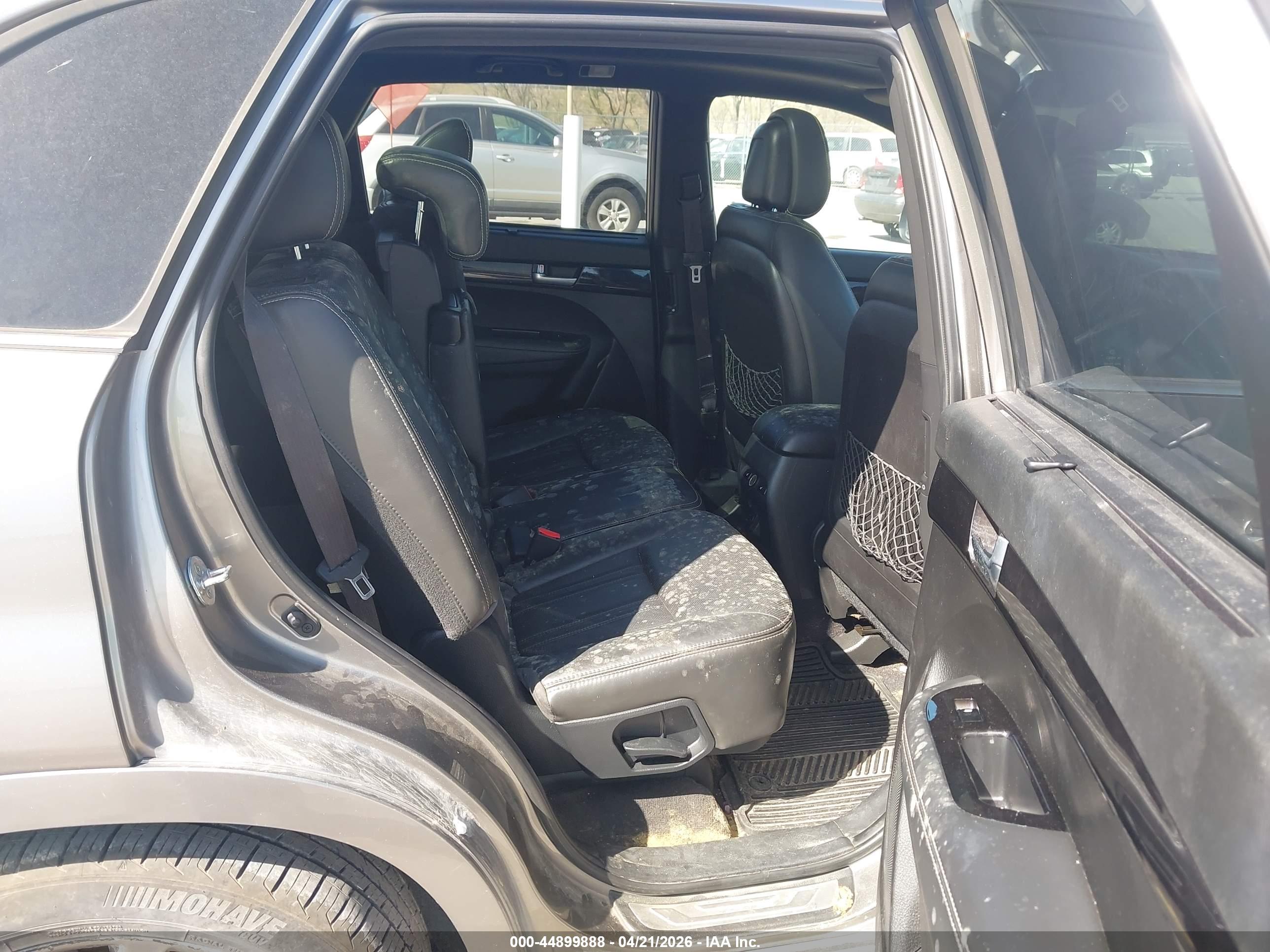 KIA SORENTO image 8