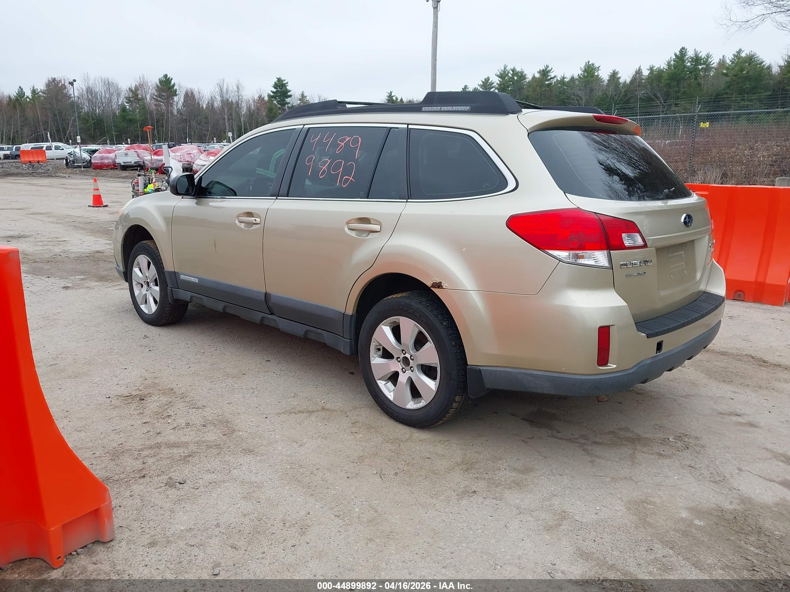 SUBARU OUTBACK image 3