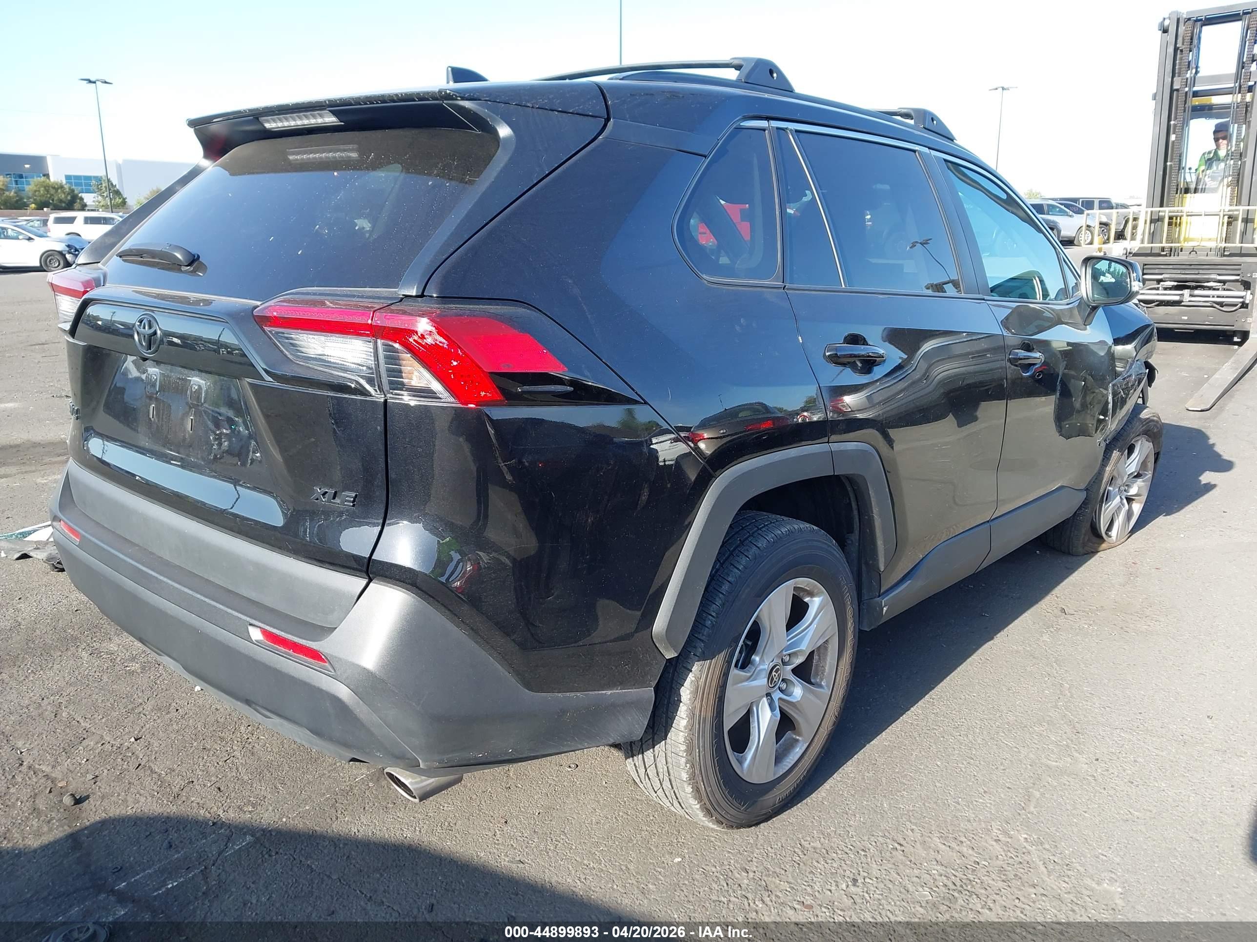 TOYOTA RAV4 image 4