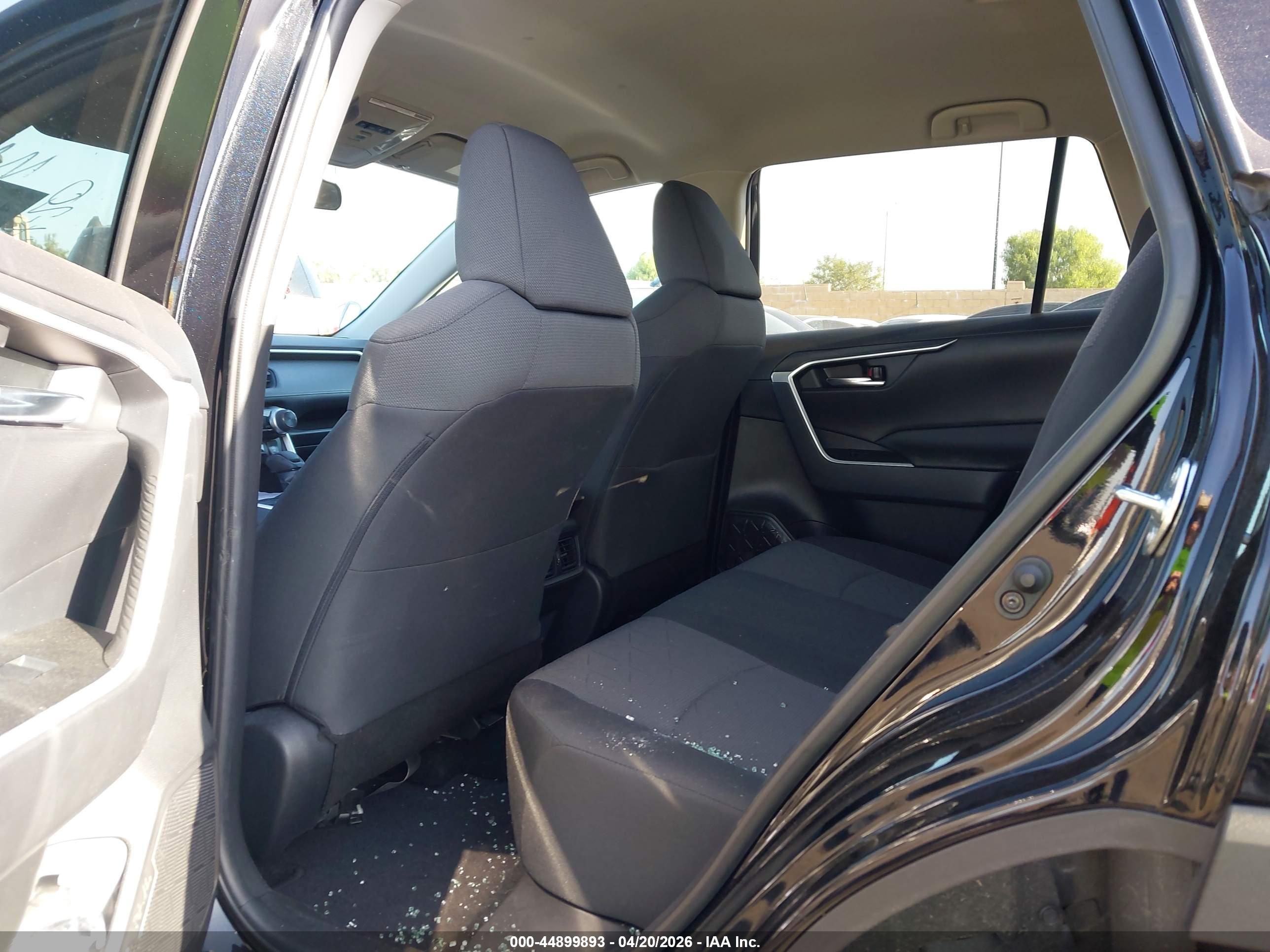 TOYOTA RAV4 image 8