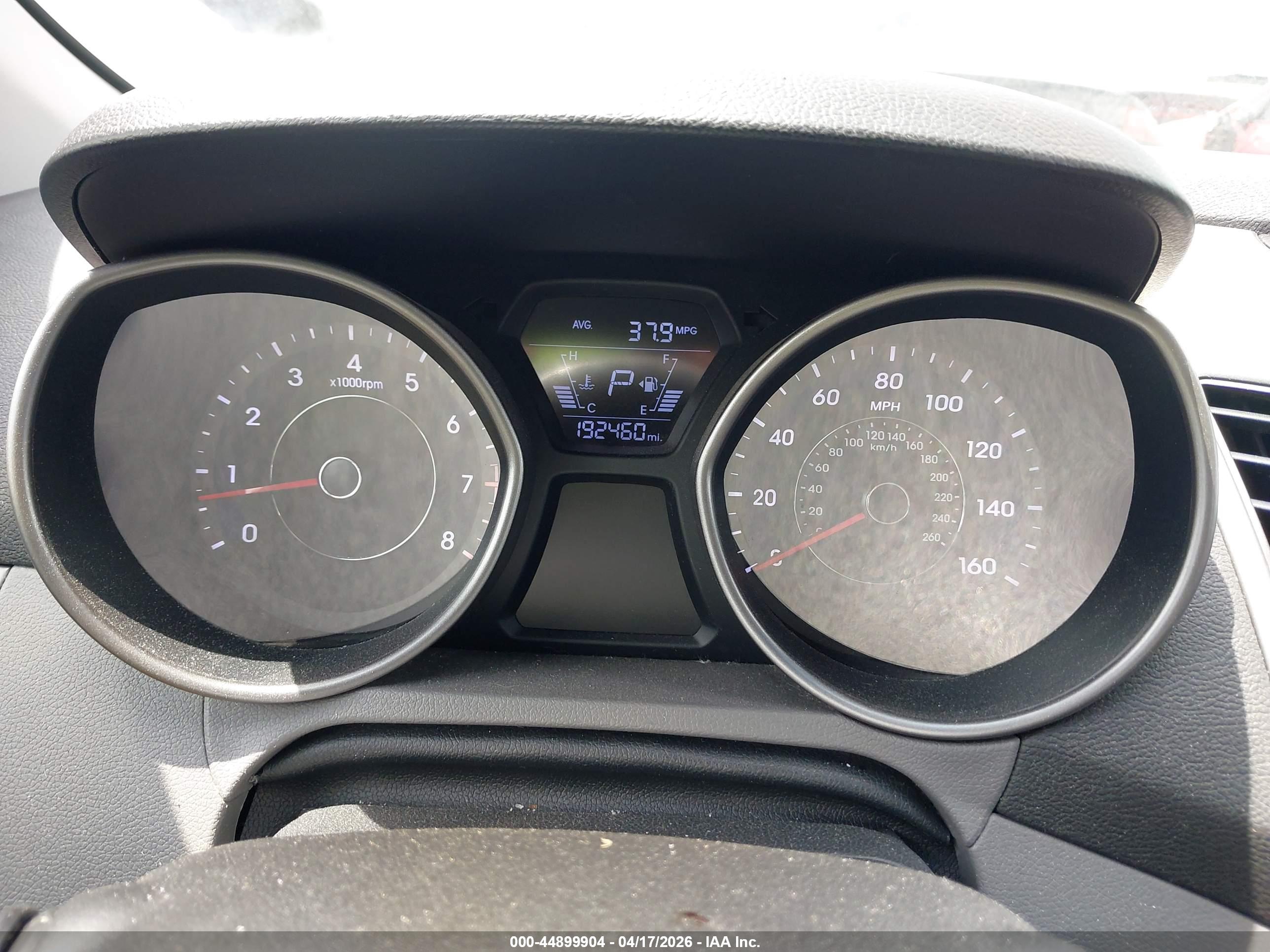 HYUNDAI ELANTRA image 7