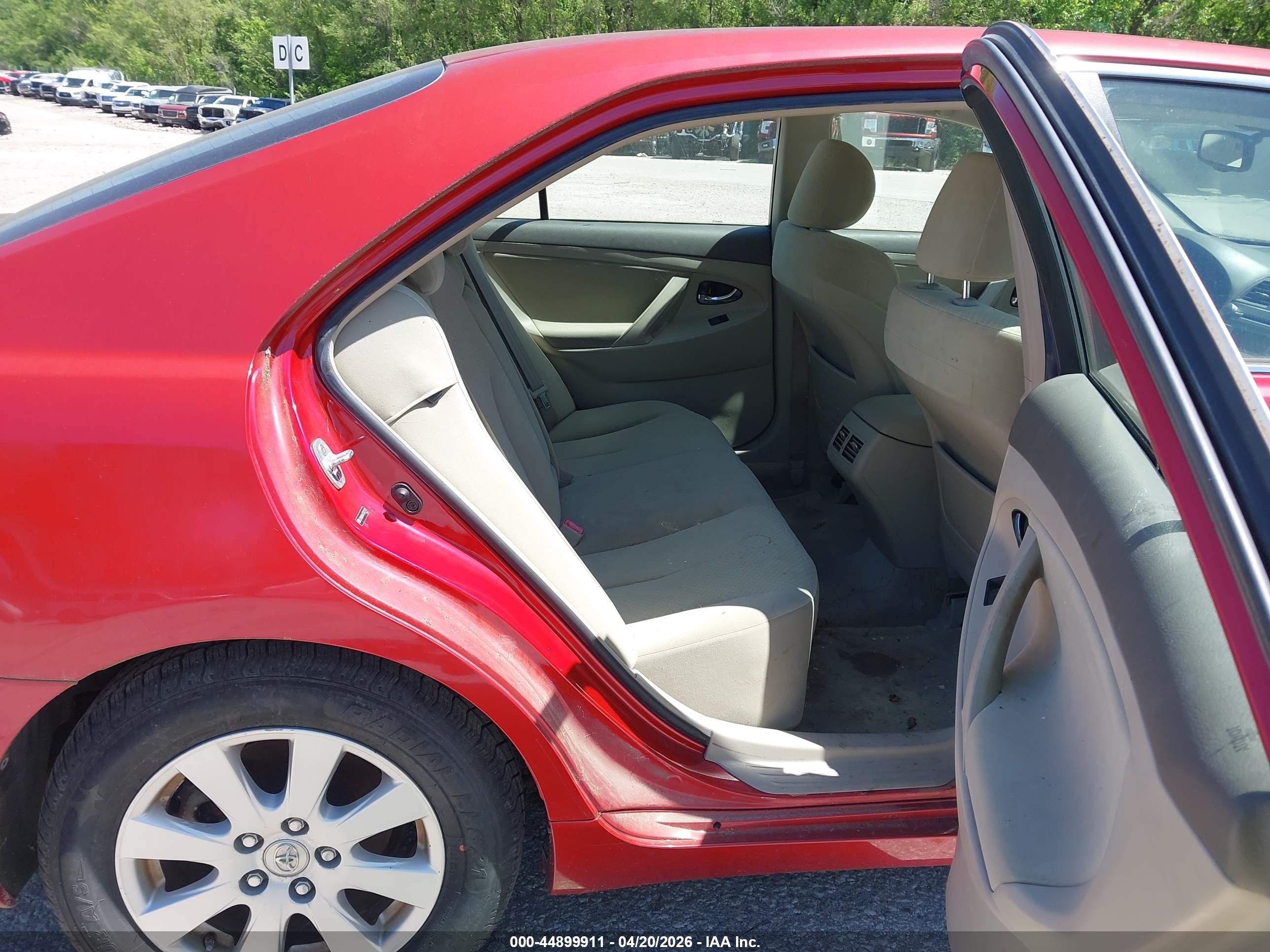 TOYOTA CAMRY image 8