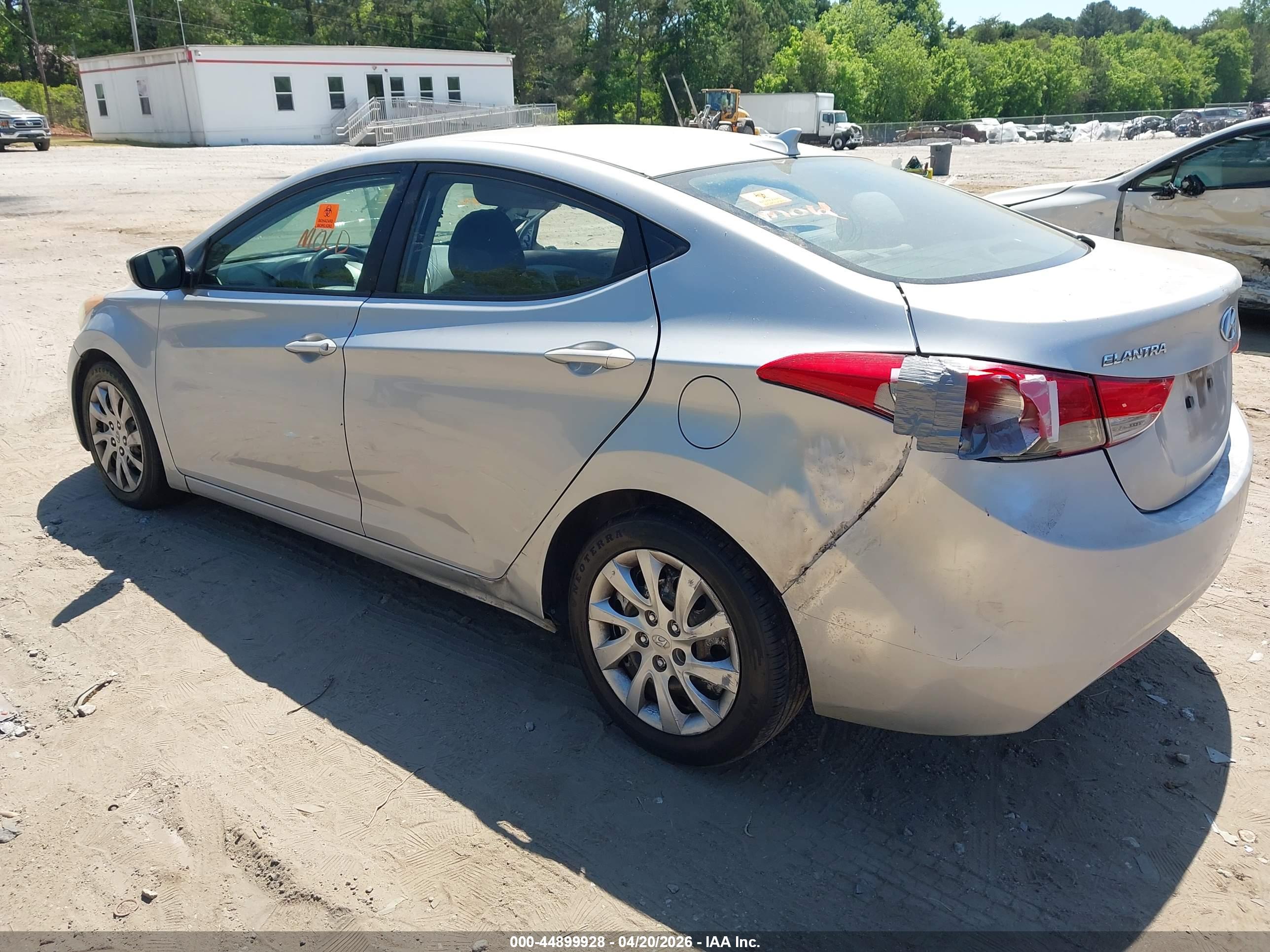 HYUNDAI ELANTRA image 3