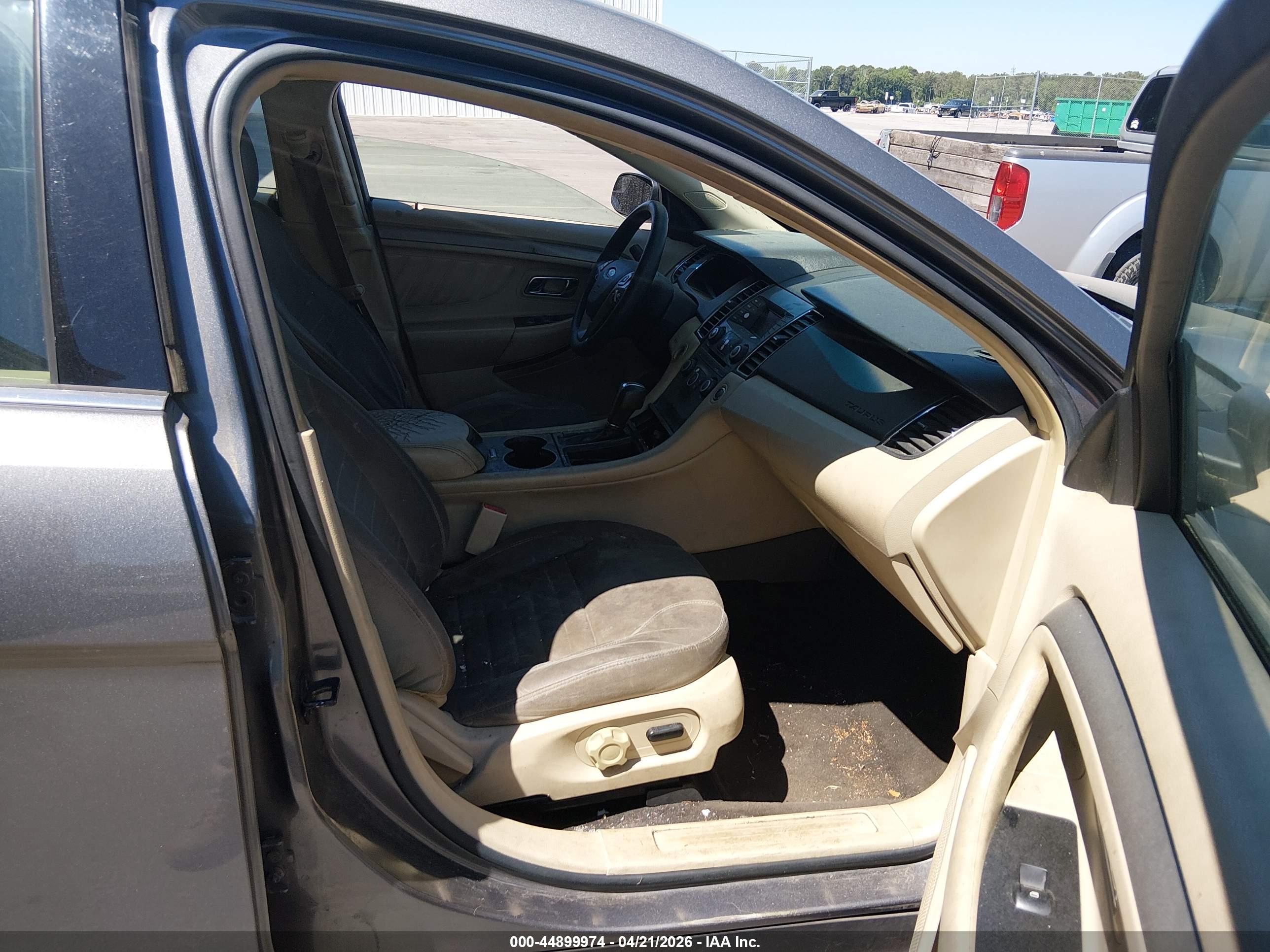 FORD TAURUS image 5