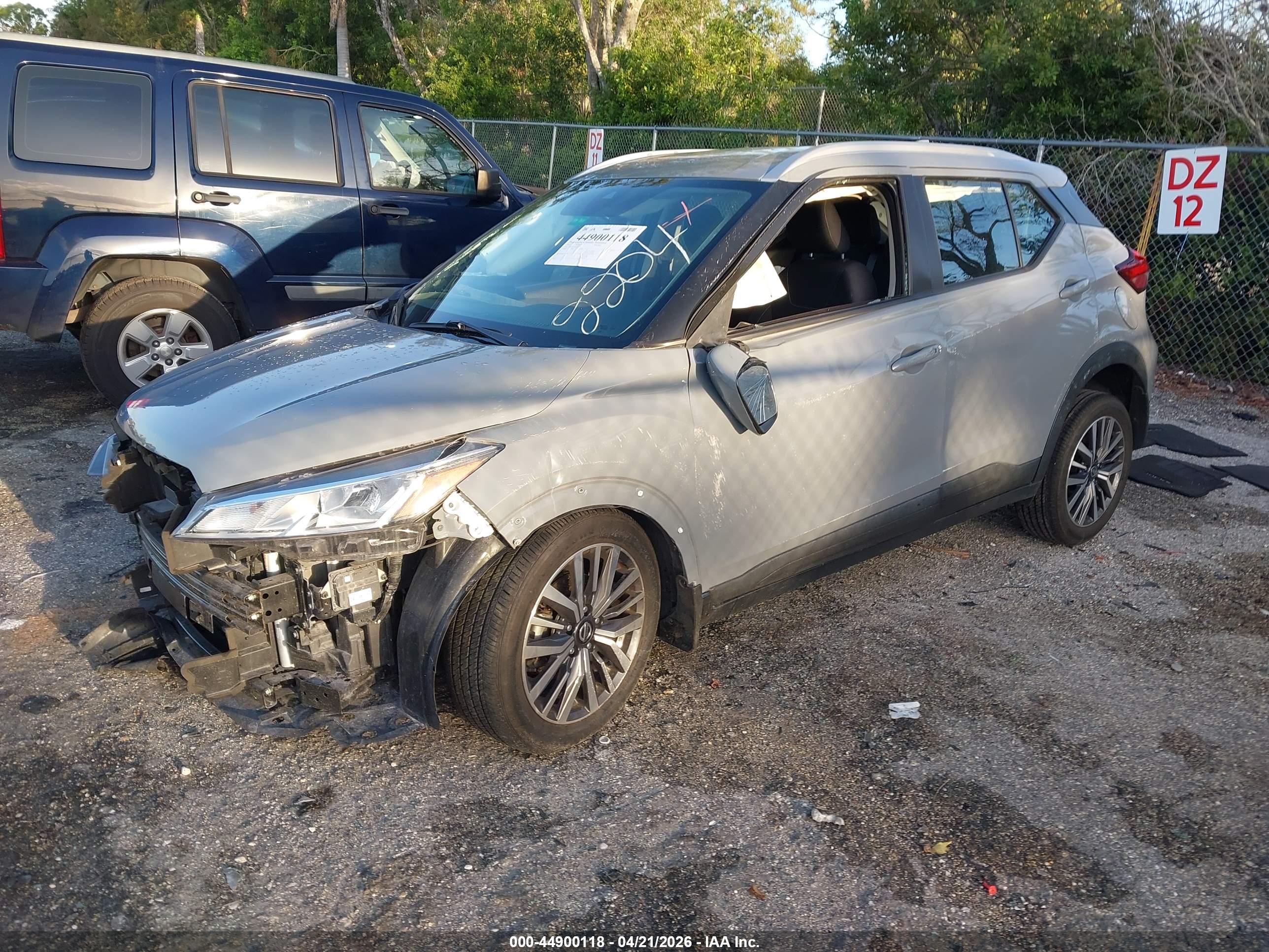 NISSAN KICKS image 2