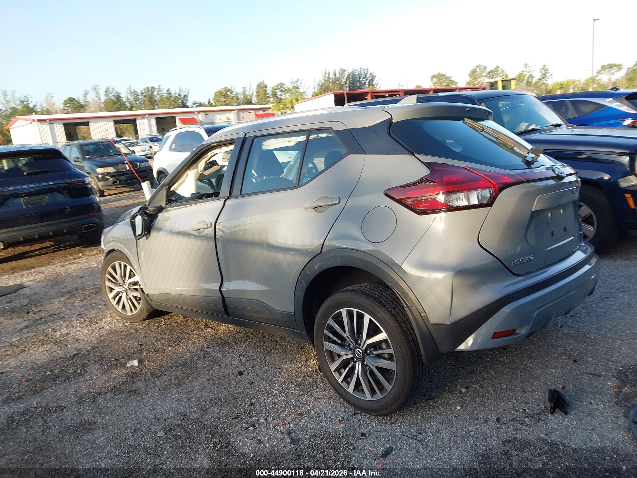 NISSAN KICKS image 3
