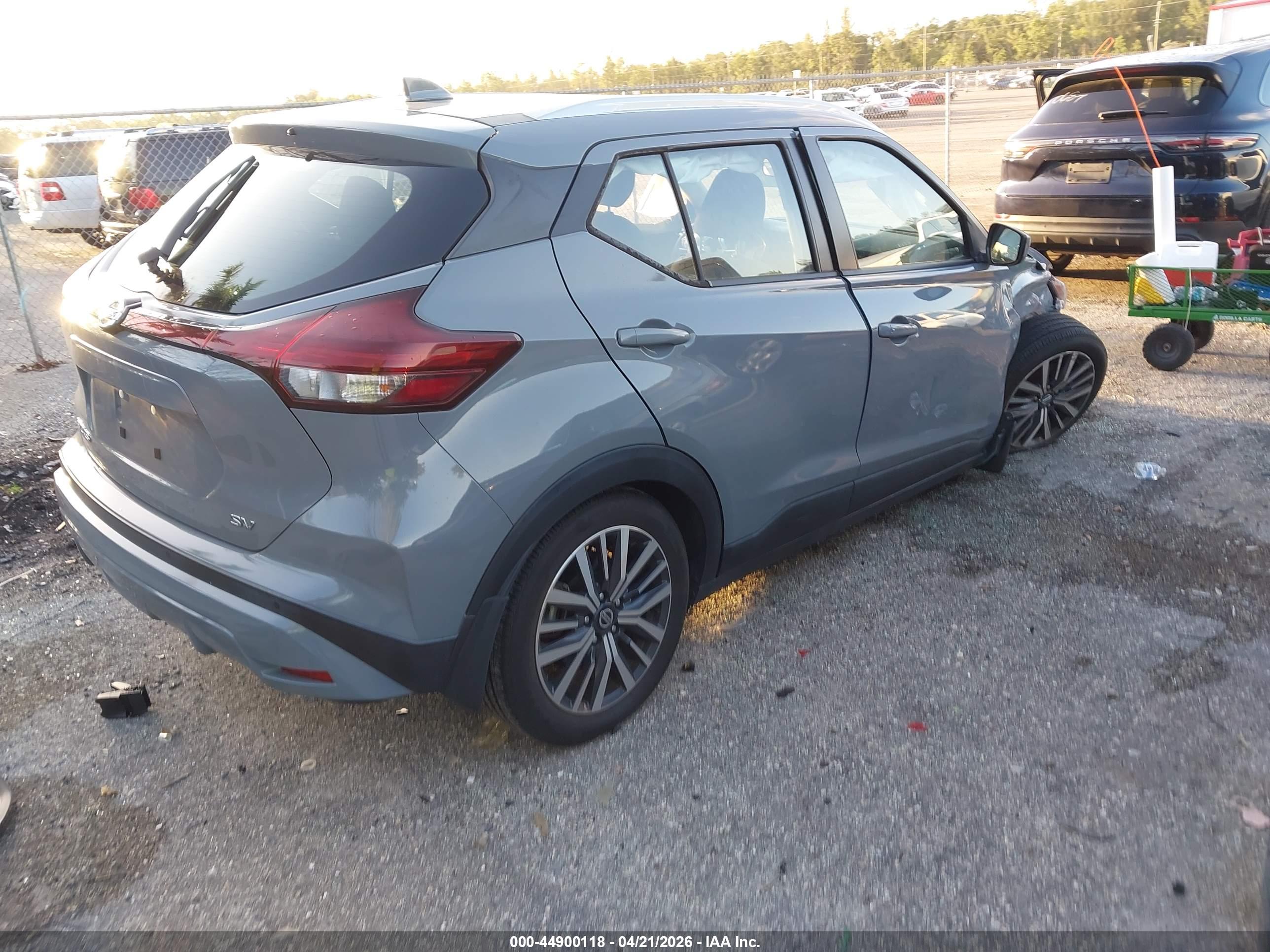 NISSAN KICKS image 4