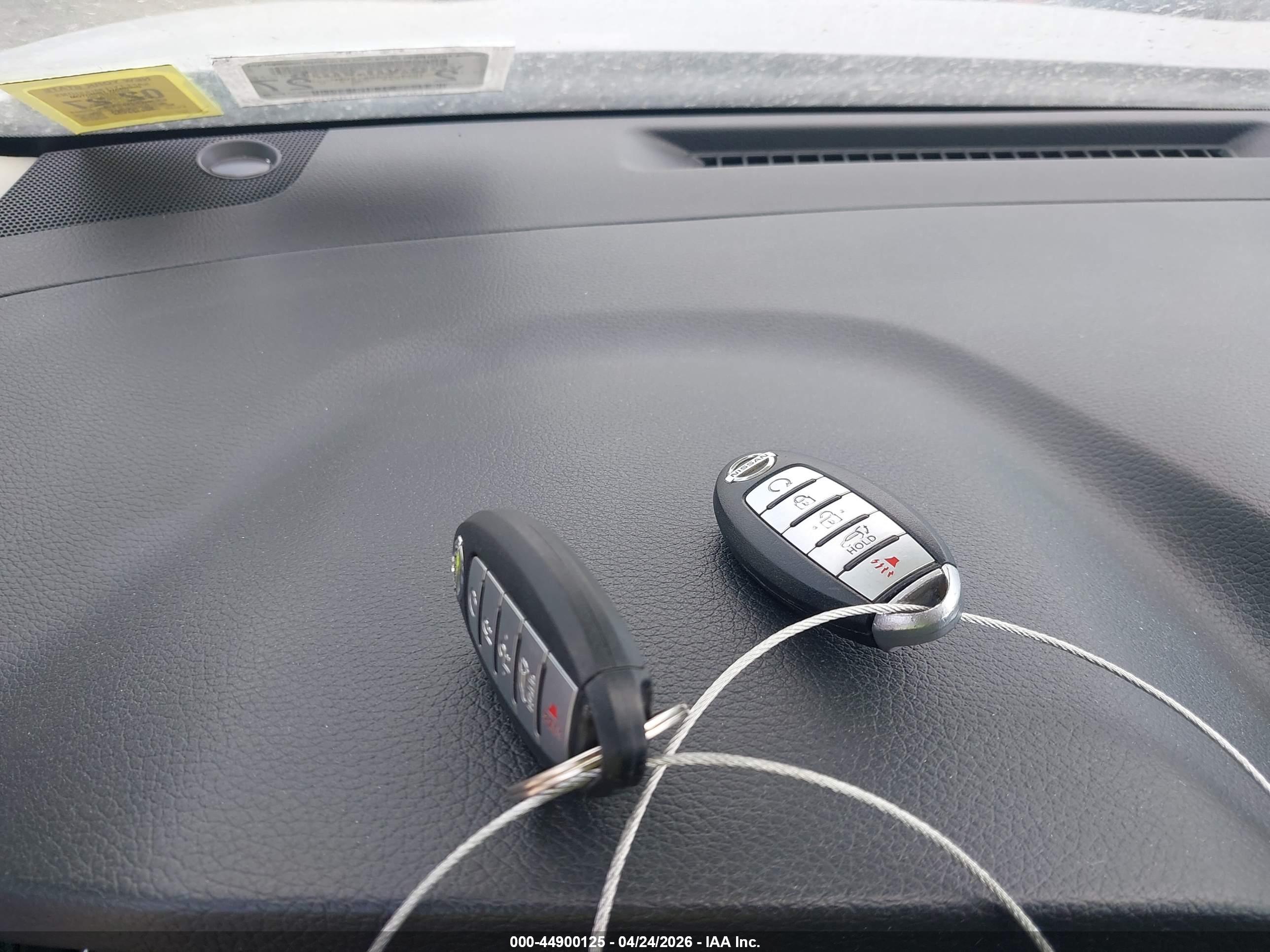 NISSAN ROGUE image 11