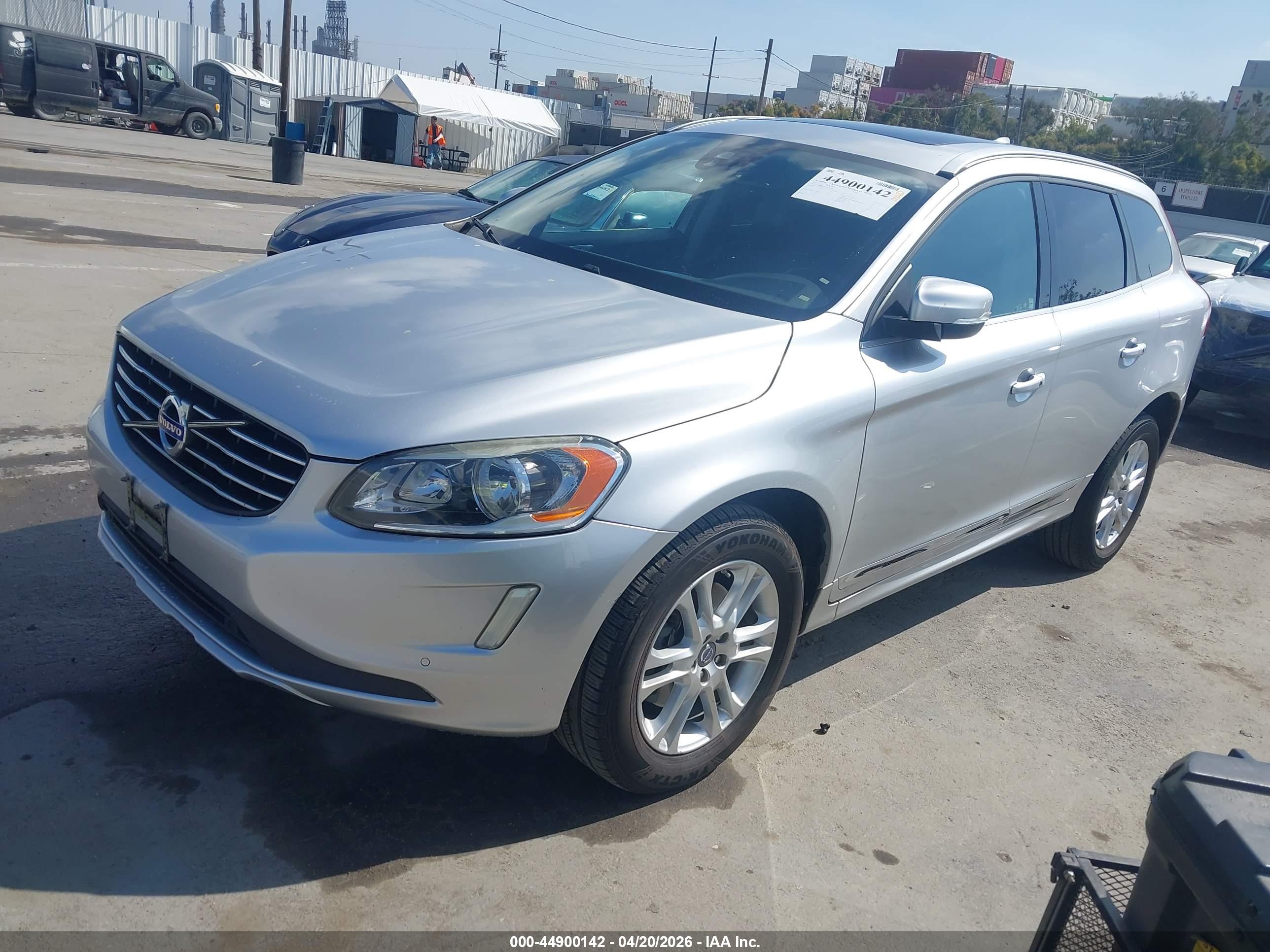 VOLVO XC60 image 2