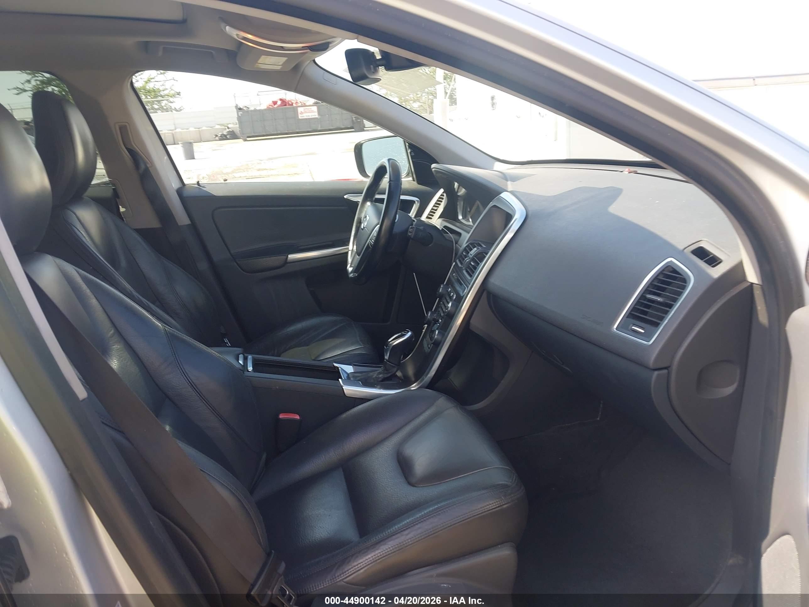 VOLVO XC60 image 5