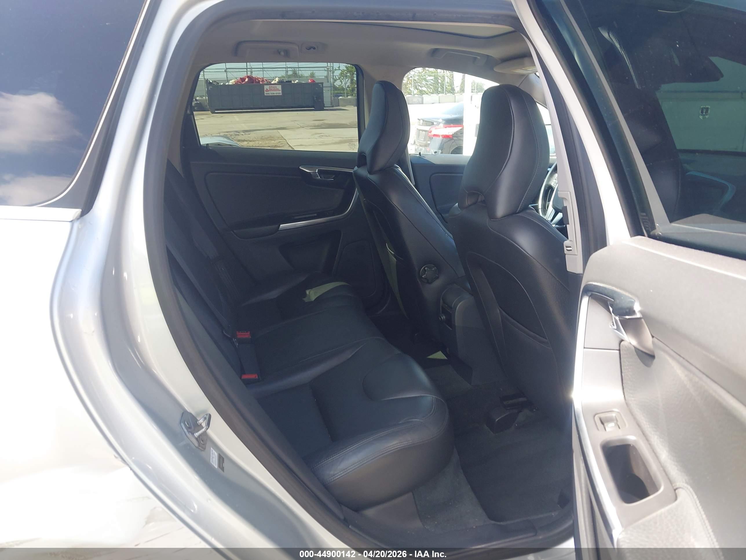VOLVO XC60 image 8