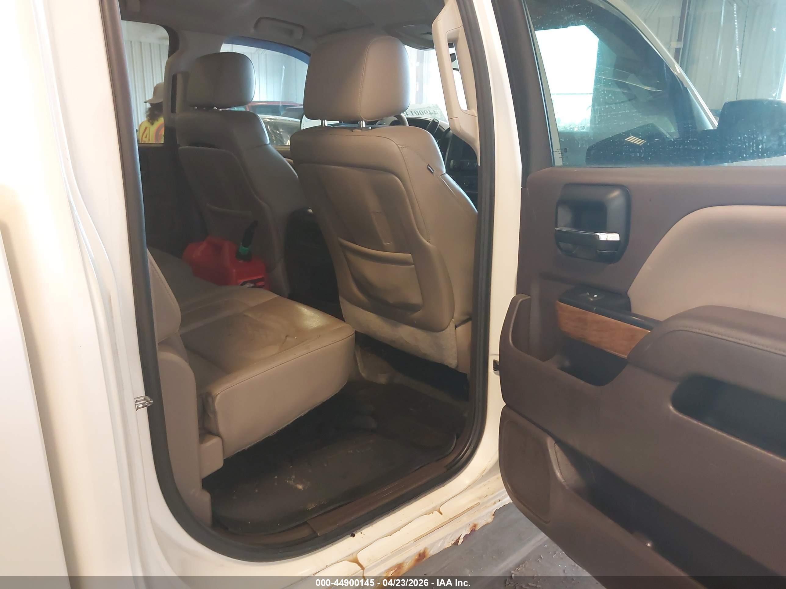 CHEVROLET SILVERADO image 8