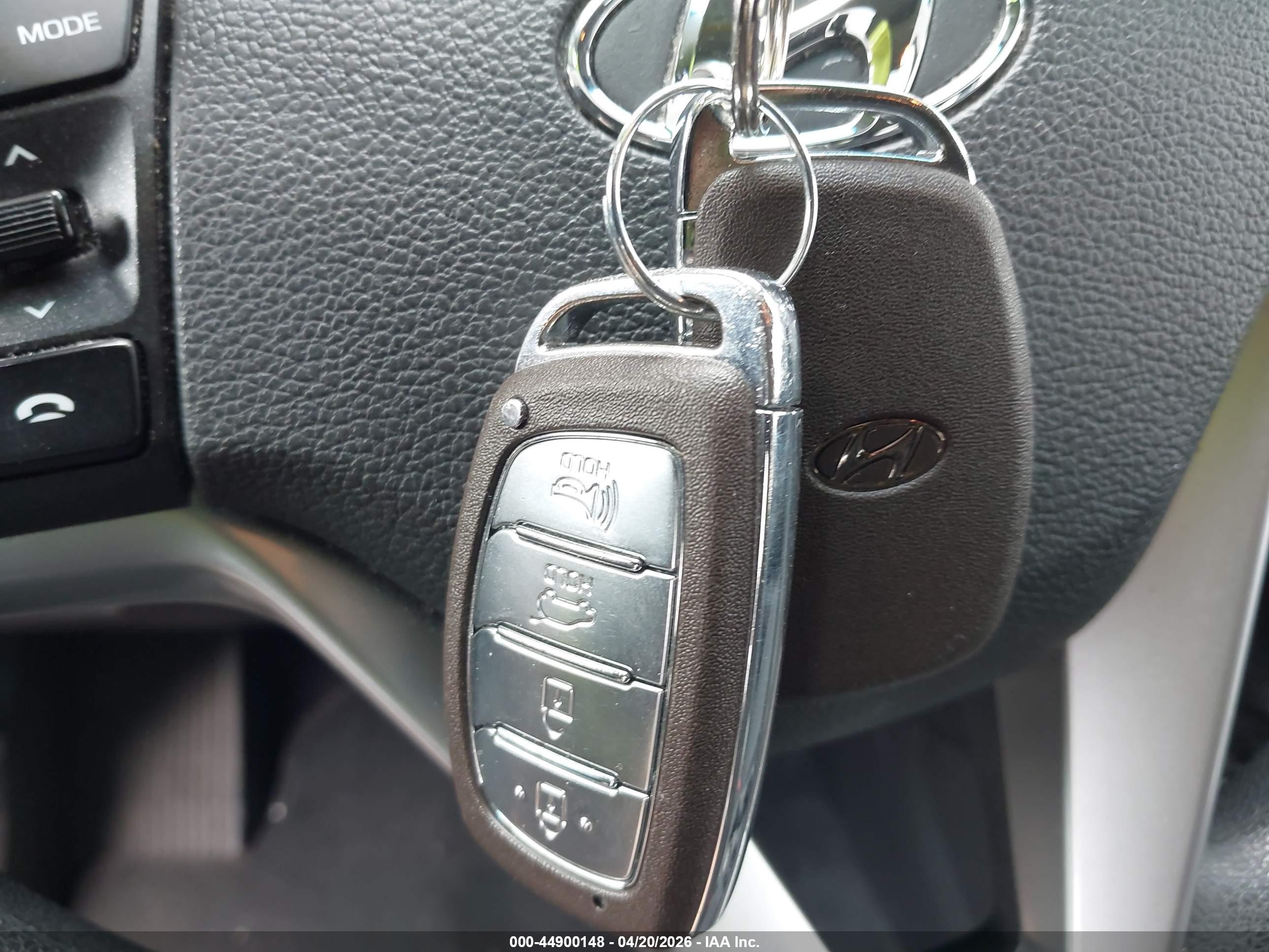 HYUNDAI TUCSON image 11
