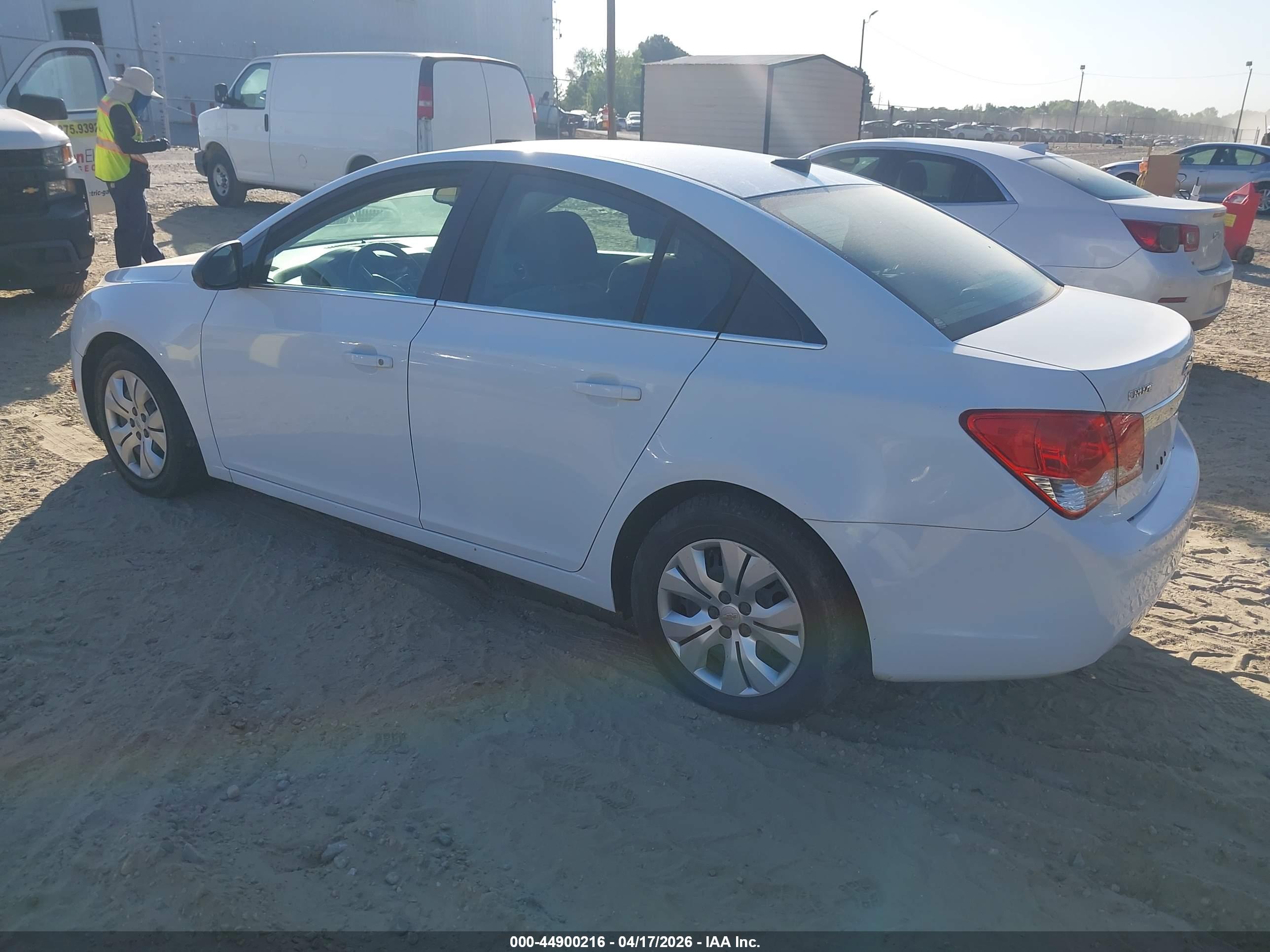 CHEVROLET CRUZE image 3