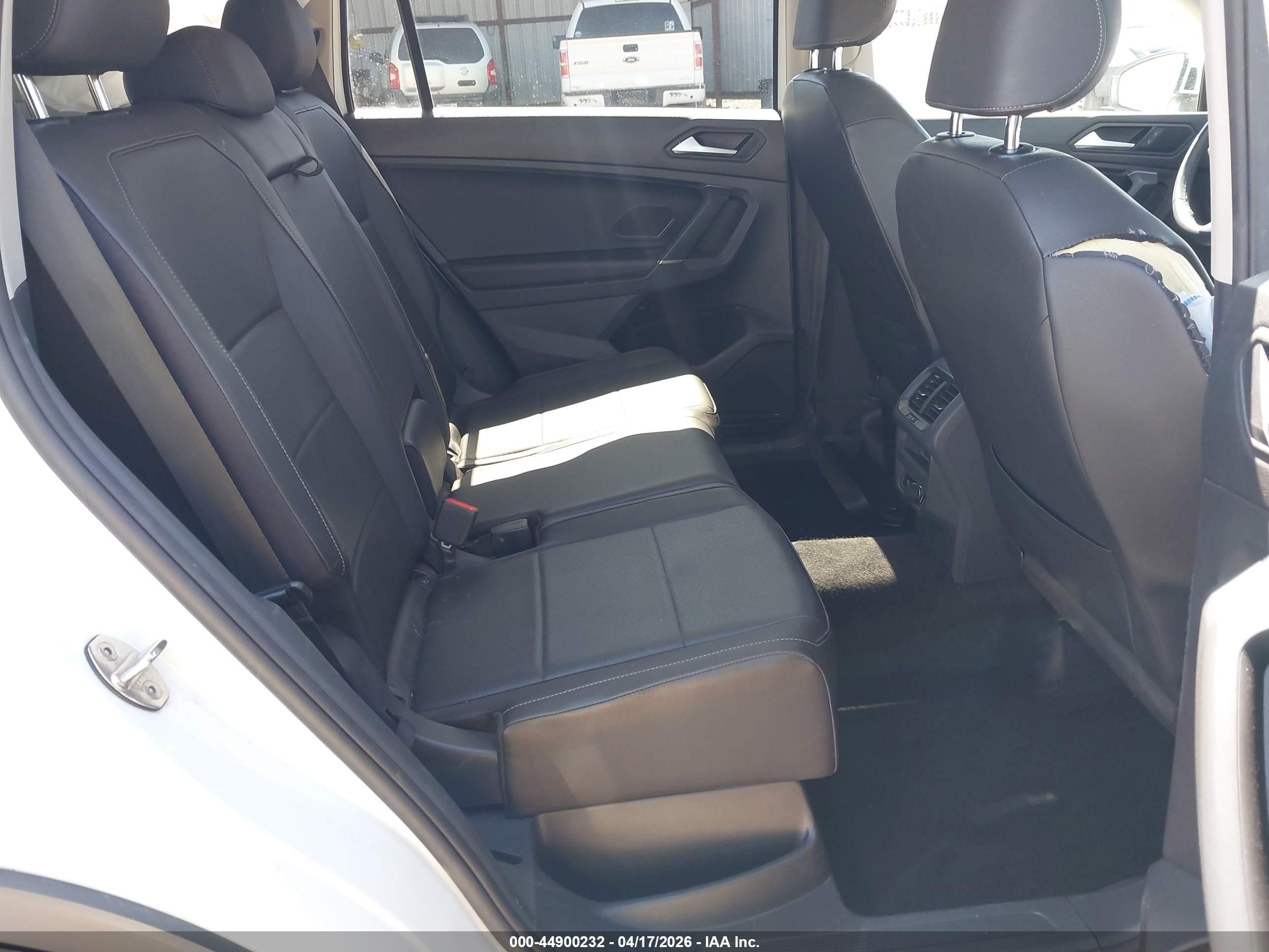 VOLKSWAGEN TIGUAN image 8