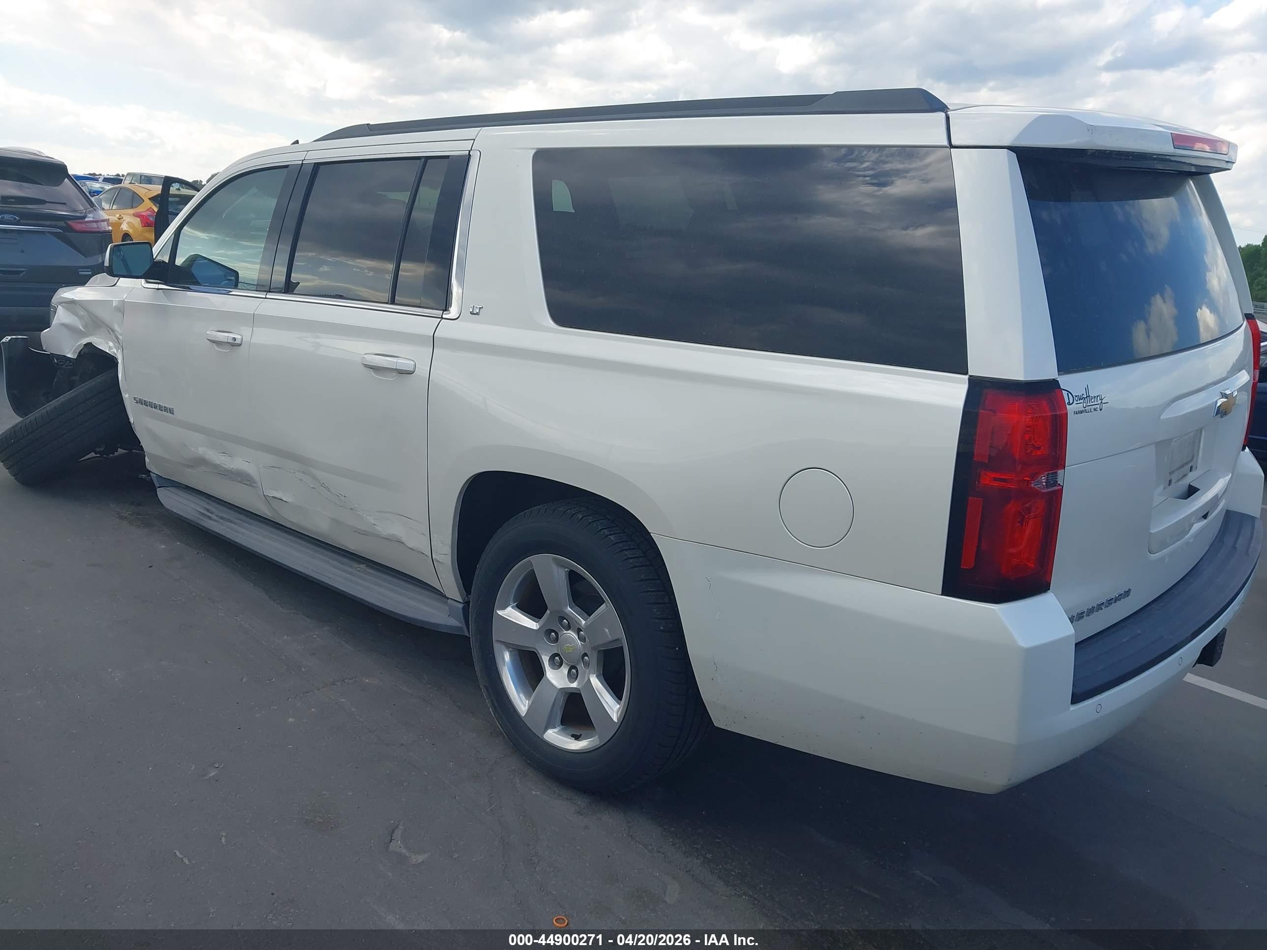 CHEVROLET SUBURBAN image 3