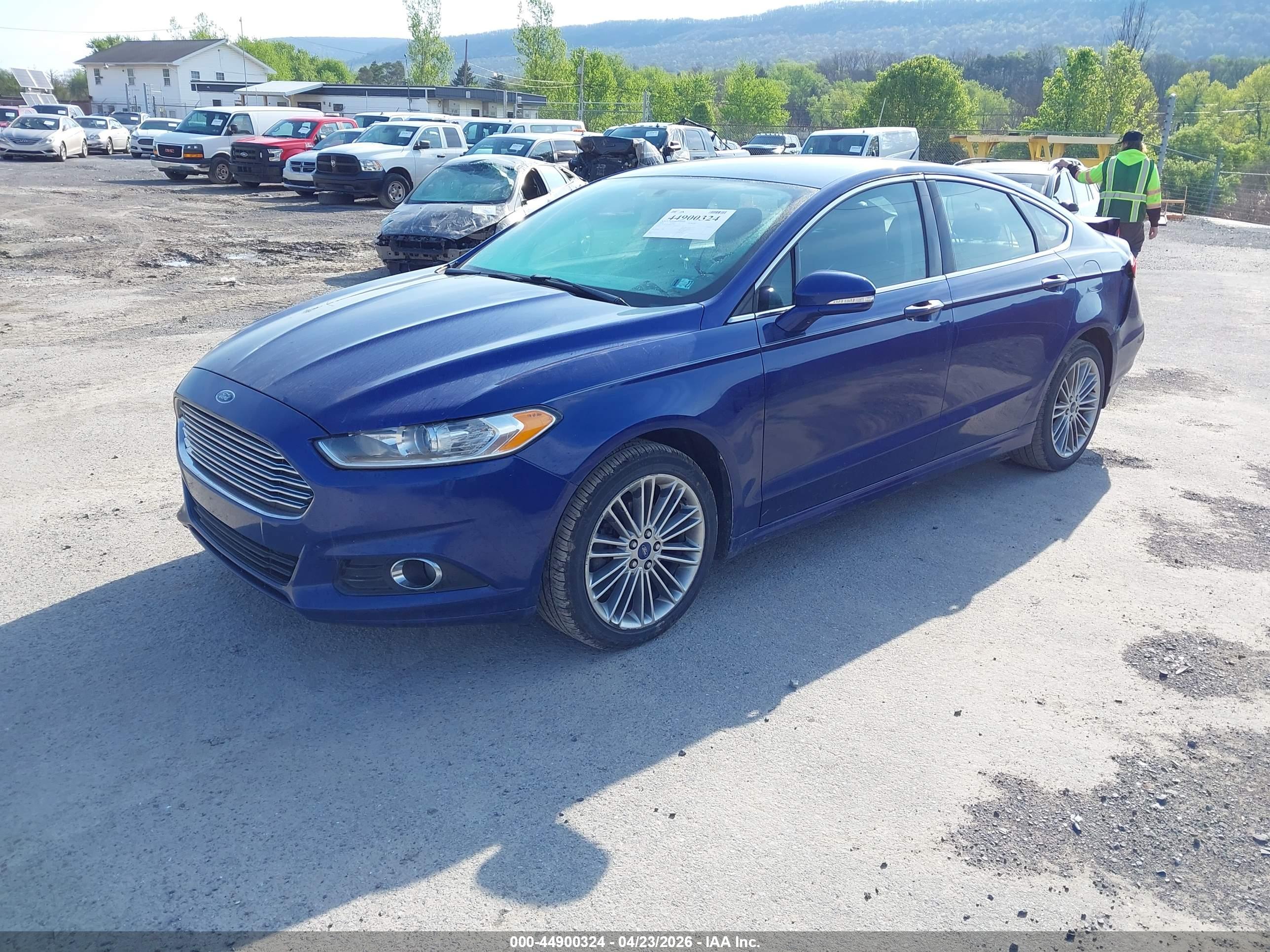 FORD FUSION image 2