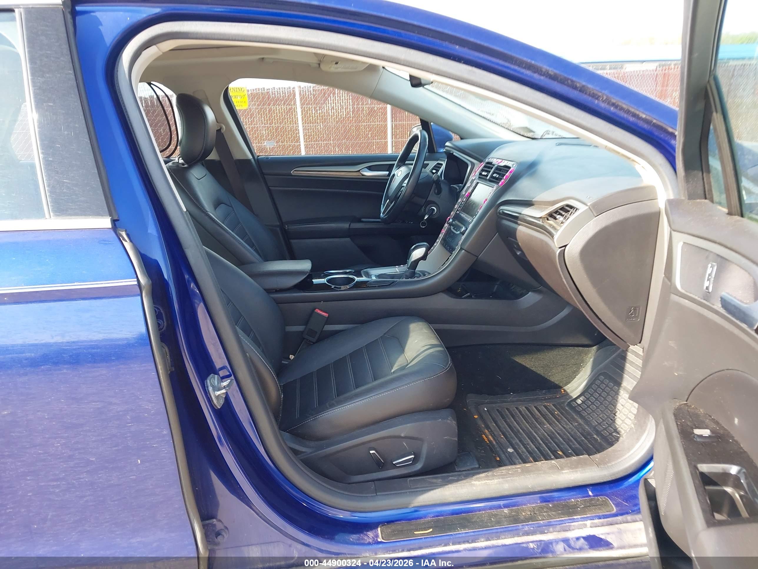 FORD FUSION image 5