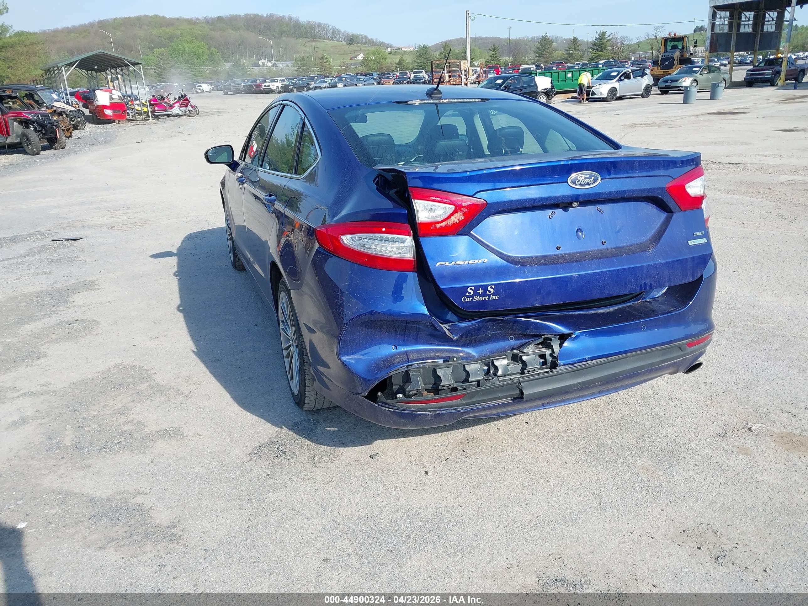 FORD FUSION image 6