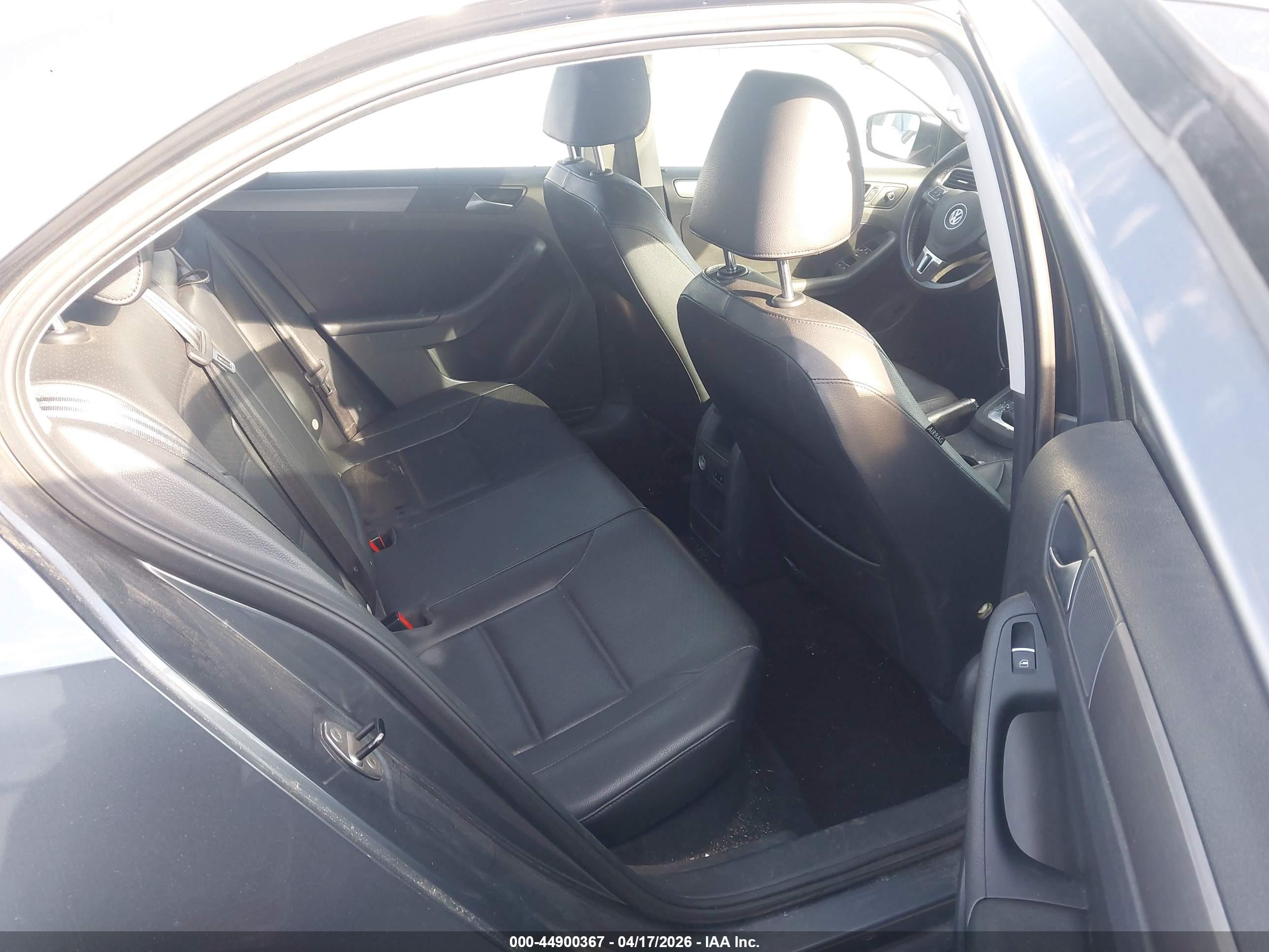 VOLKSWAGEN JETTA image 8